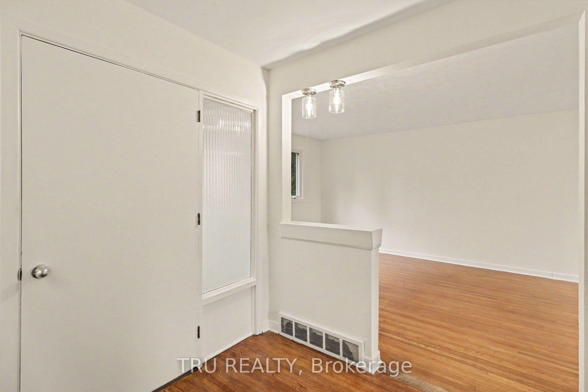 Photo 6 of 682 Morin Street, Ottawa, Castle Heights — HOMEH