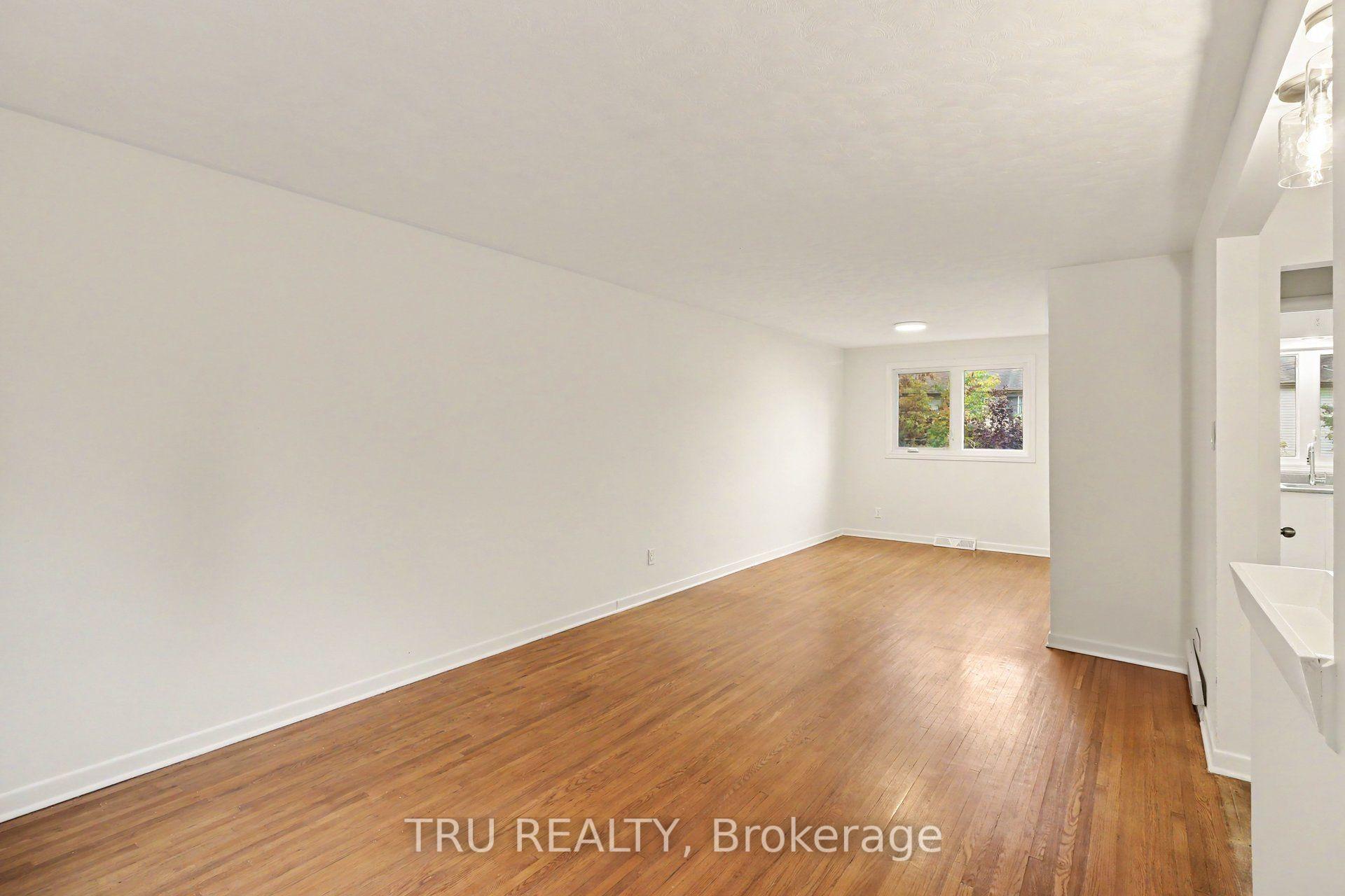 Photo 10 of 682 Morin Street, Ottawa, Castle Heights — HOMEH