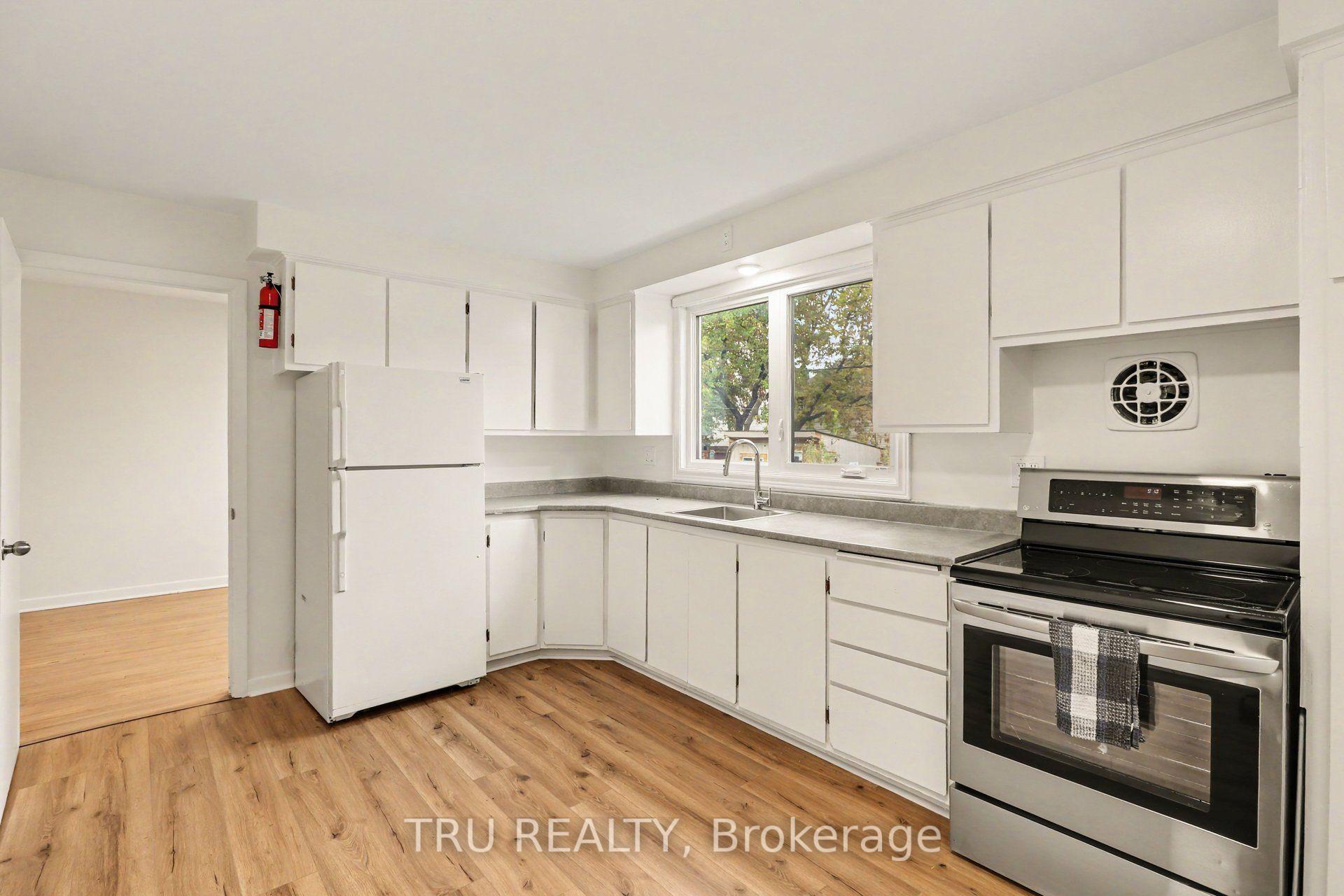 Photo 12 of 682 Morin Street, Ottawa, Castle Heights — HOMEH