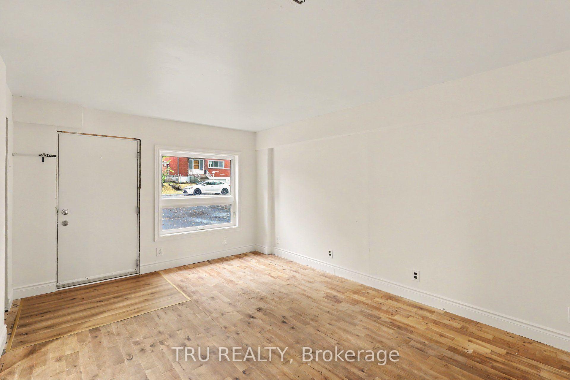 Photo 16 of 682 Morin Street, Ottawa, Castle Heights — HOMEH