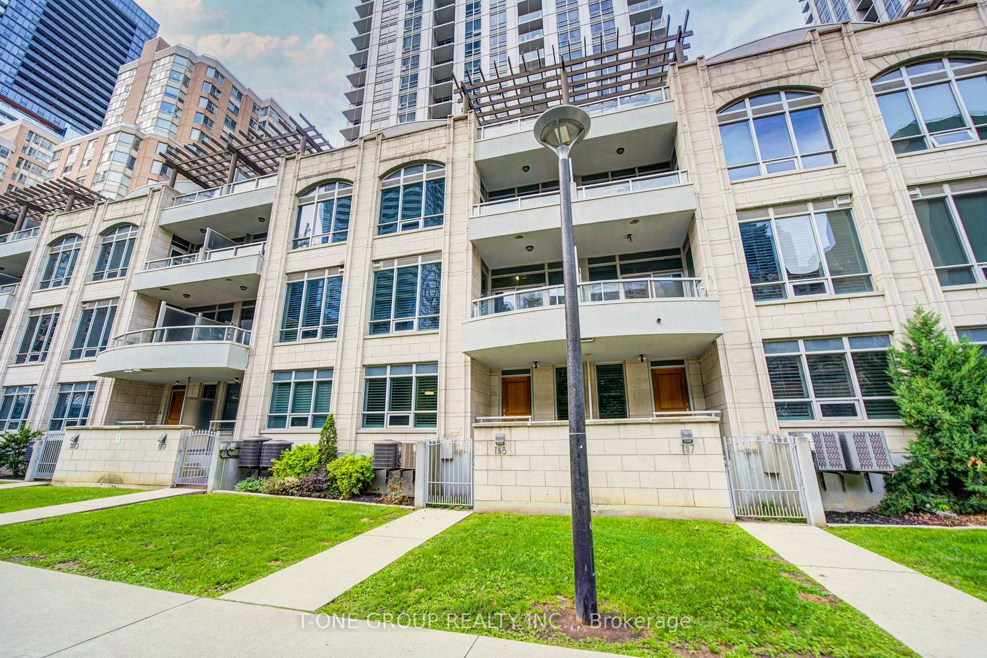 Photo 3 of Unit TH 8, 761 Bay Street, Toronto, Bay Street Corridor — HOMEH
