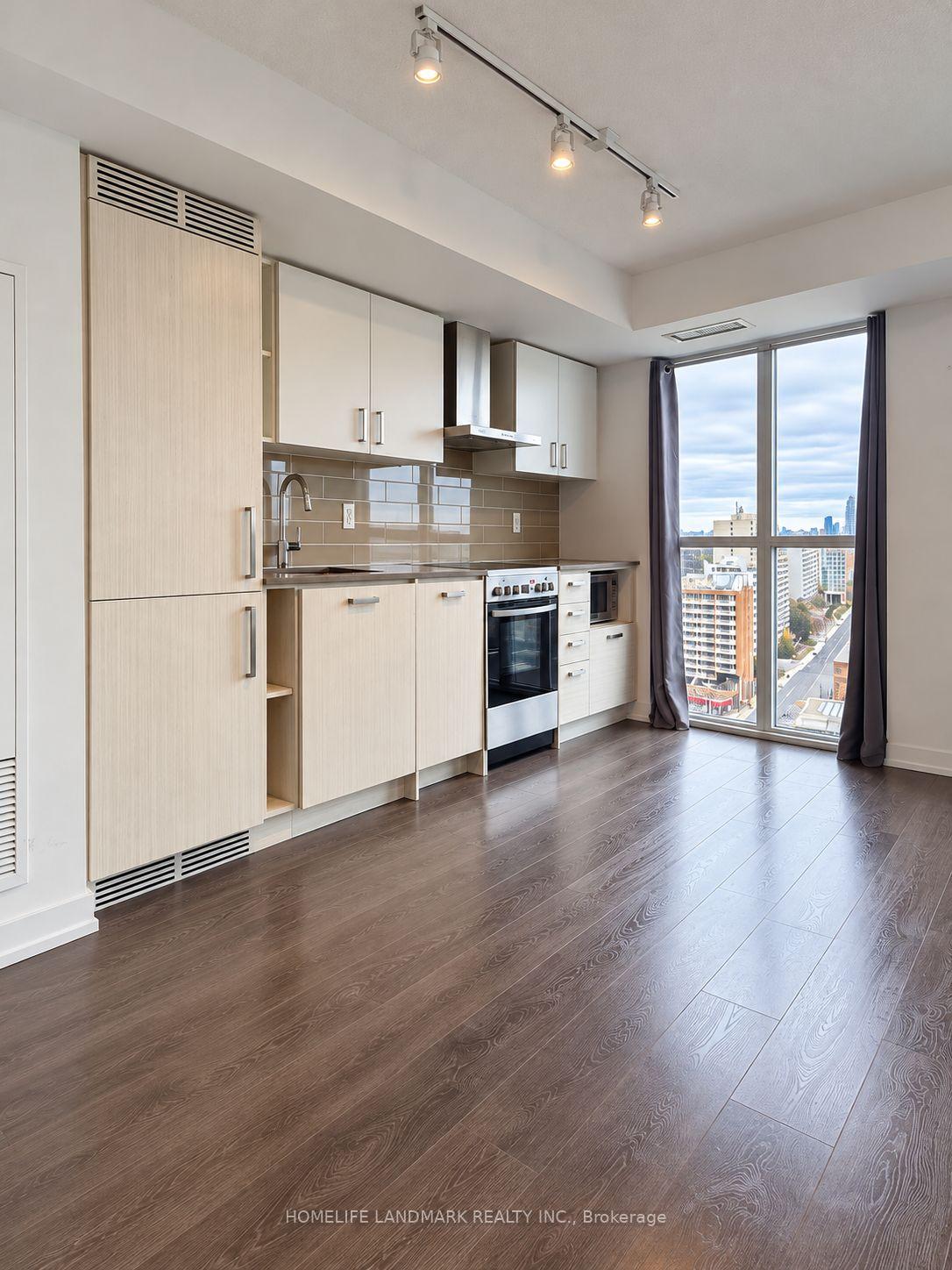 Photo 4 of Unit 1711, 125 Redpath Avenue, Toronto, Mount Pleasant West — HOMEH