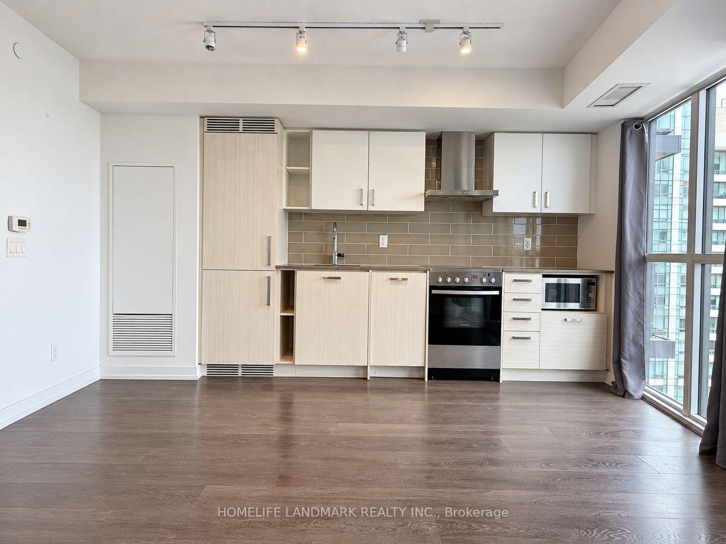 Photo 5 of Unit 1711, 125 Redpath Avenue, Toronto, Mount Pleasant West — HOMEH