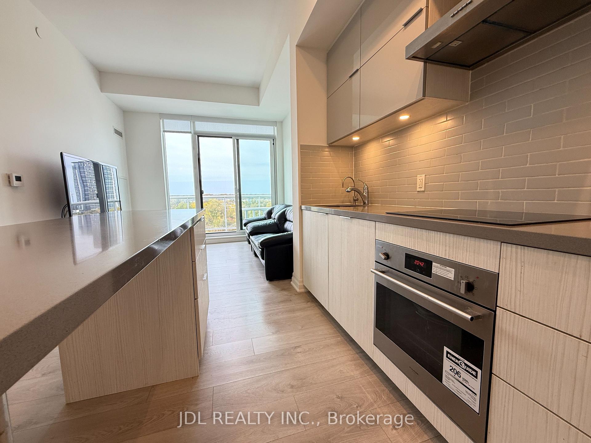 Photo 5 of Unit 704, 18 Rouge Valley Drive W, Markham, Unionville — HOMEH
