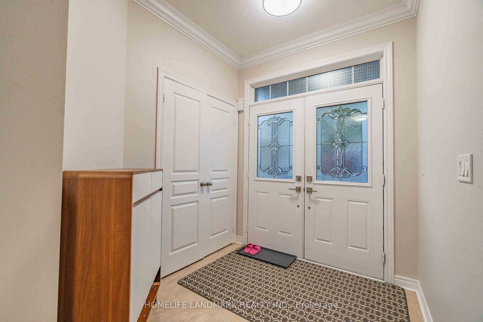 Photo 2 of 98 Thornhill Ravines Crescent, Vaughan, Patterson — HOMEH