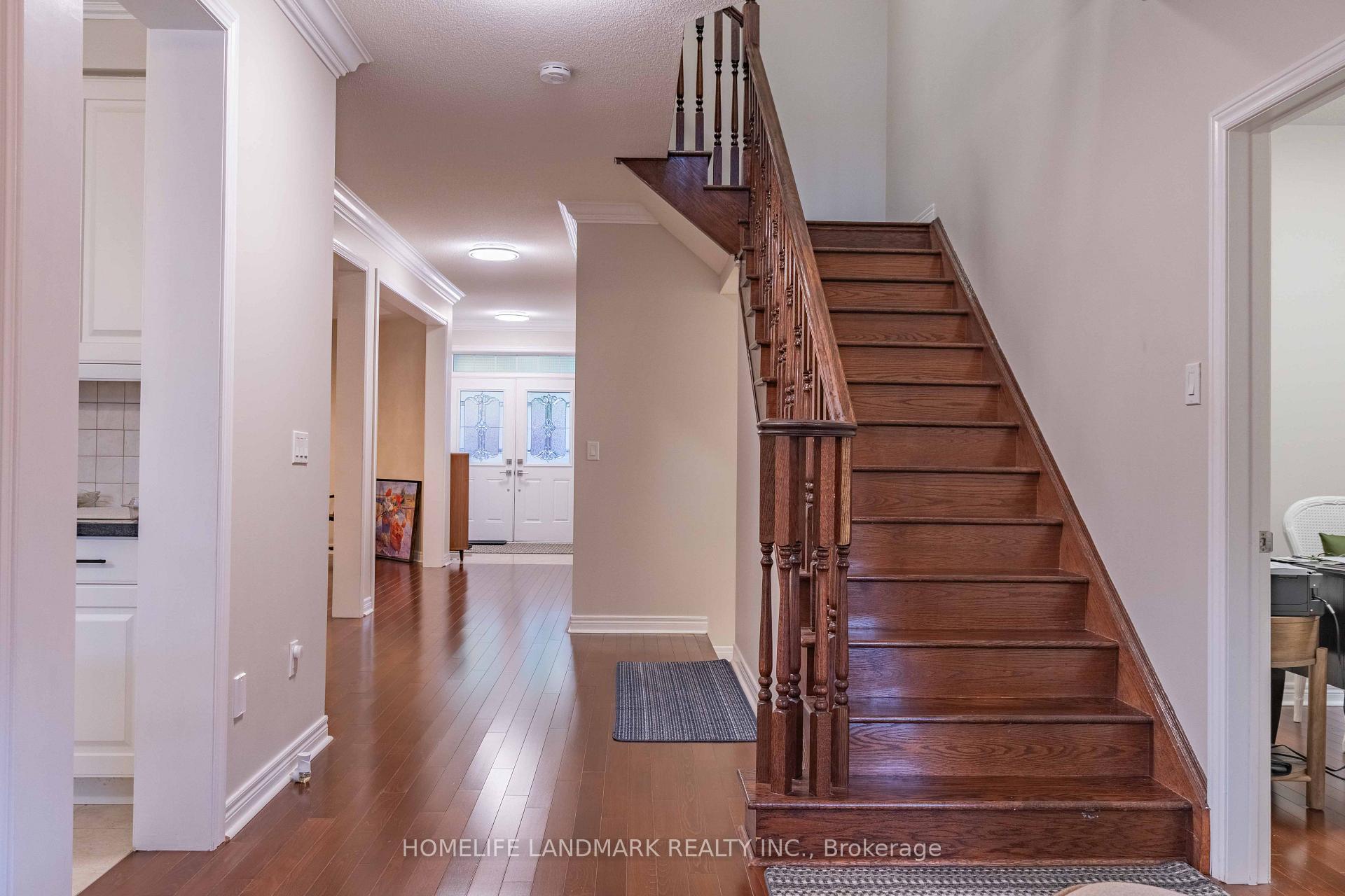 Photo 7 of 98 Thornhill Ravines Crescent, Vaughan, Patterson — HOMEH