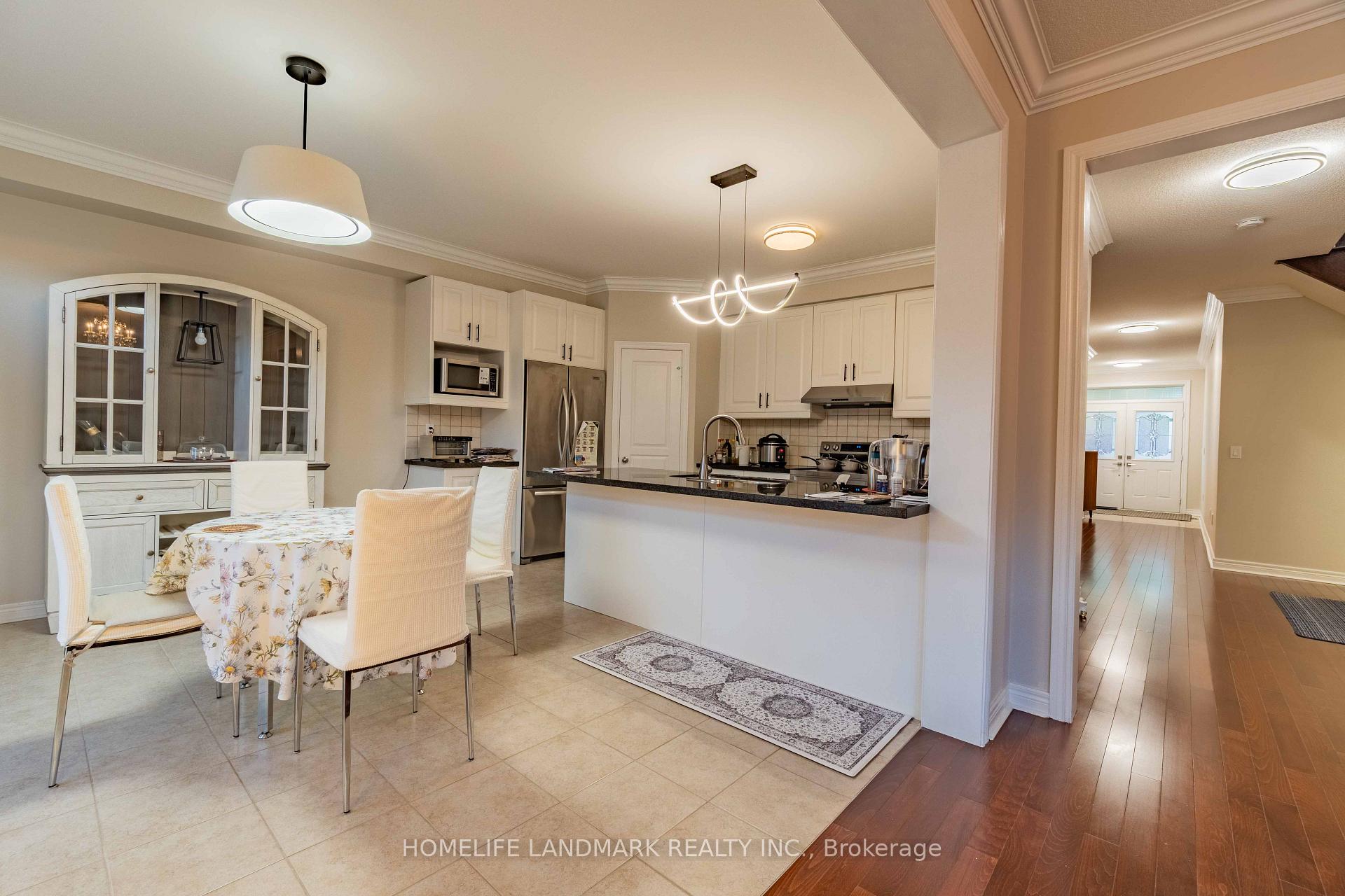 Photo 8 of 98 Thornhill Ravines Crescent, Vaughan, Patterson — HOMEH