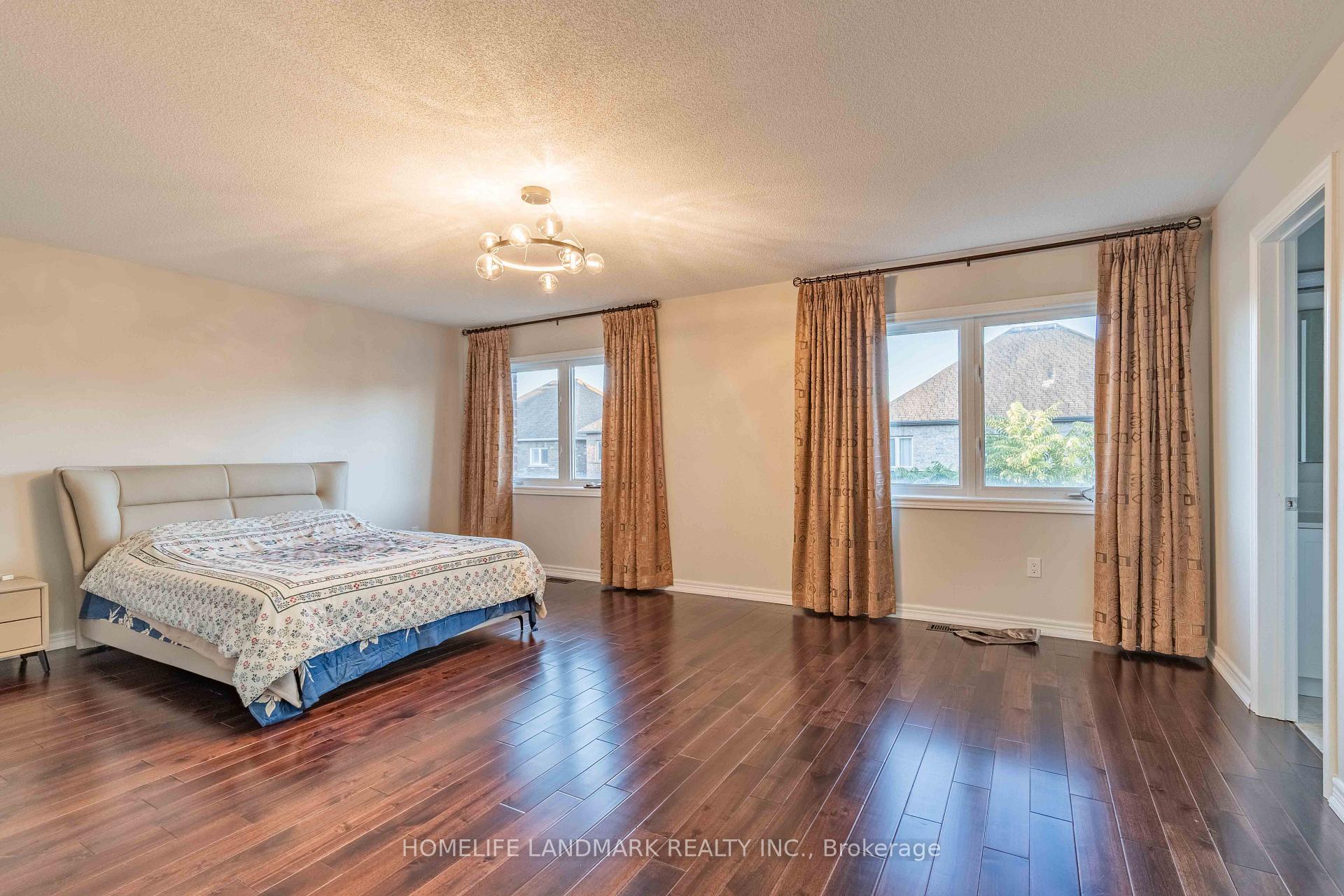 Photo 10 of 98 Thornhill Ravines Crescent, Vaughan, Patterson — HOMEH