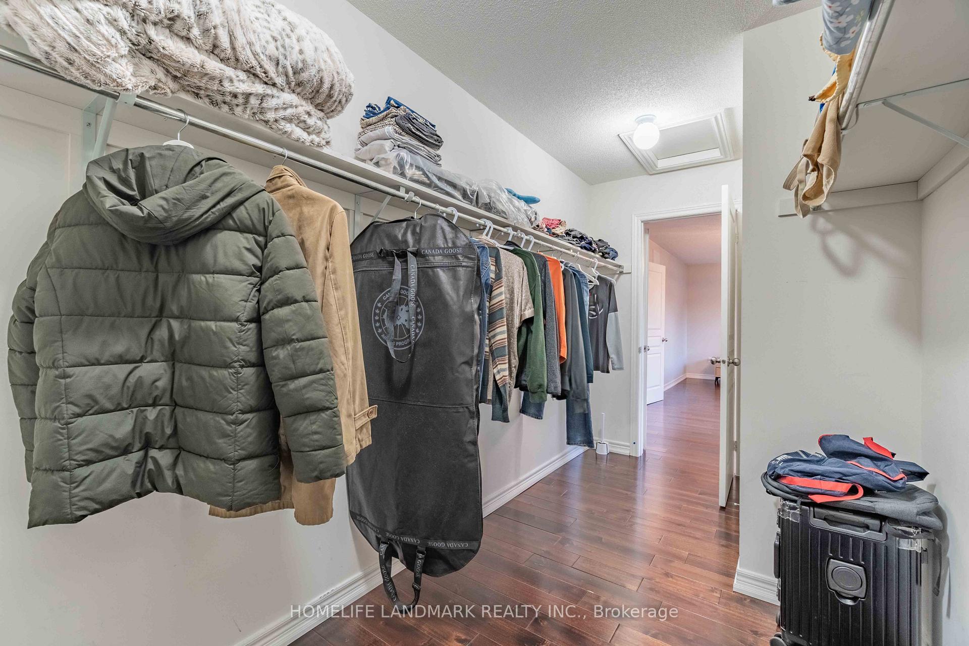 Photo 11 of 98 Thornhill Ravines Crescent, Vaughan, Patterson — HOMEH