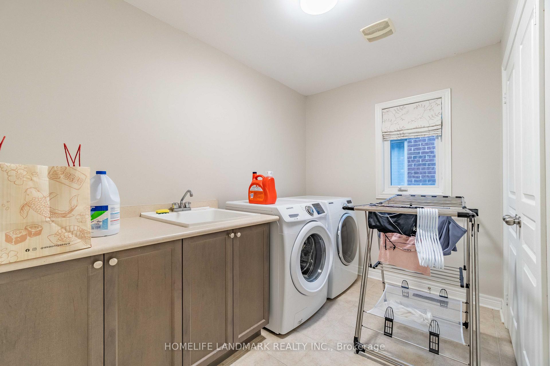 Photo 13 of 98 Thornhill Ravines Crescent, Vaughan, Patterson — HOMEH