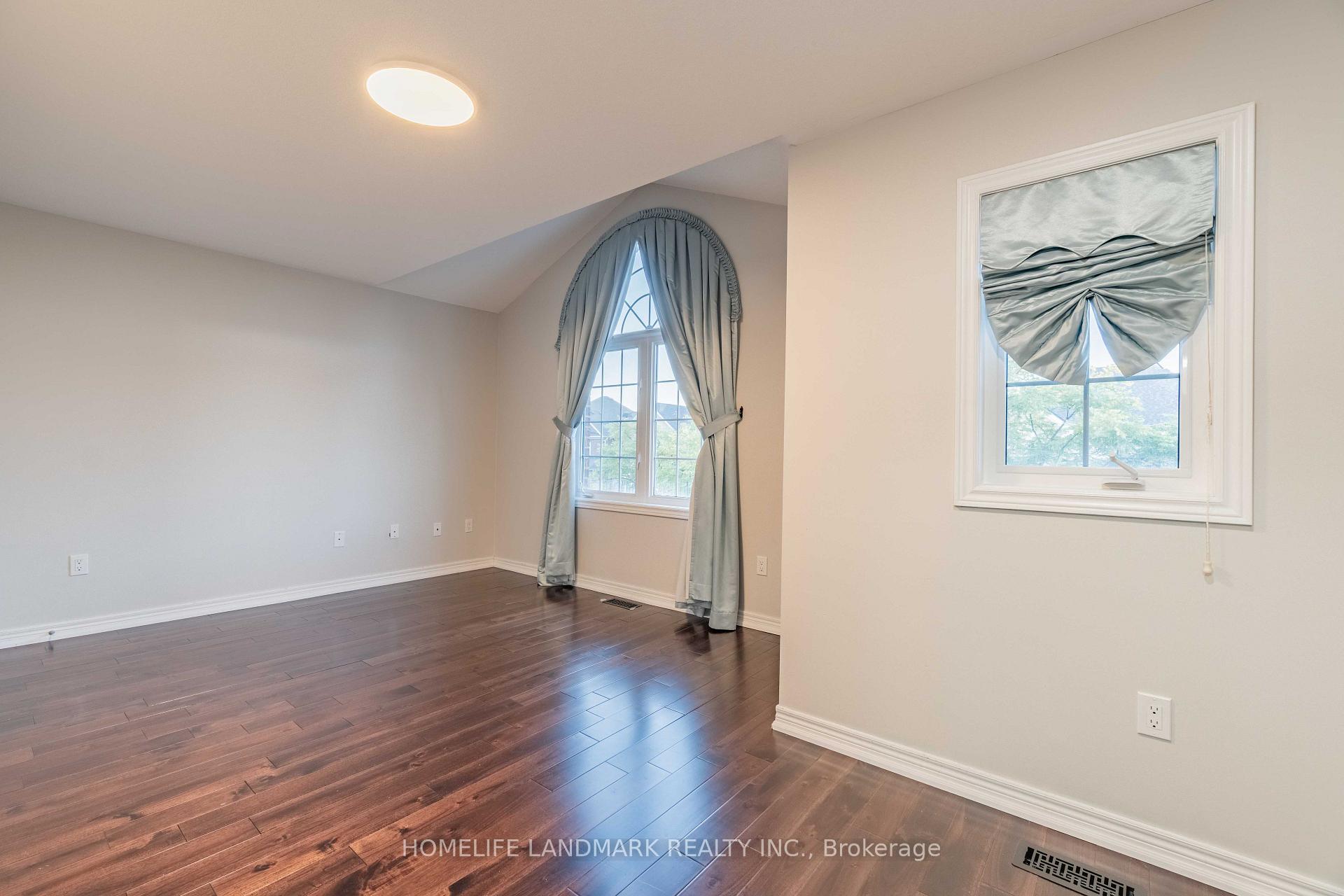 Photo 17 of 98 Thornhill Ravines Crescent, Vaughan, Patterson — HOMEH