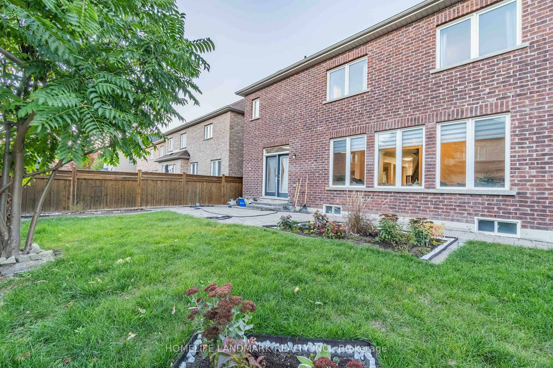 Photo 23 of 98 Thornhill Ravines Crescent, Vaughan, Patterson — HOMEH