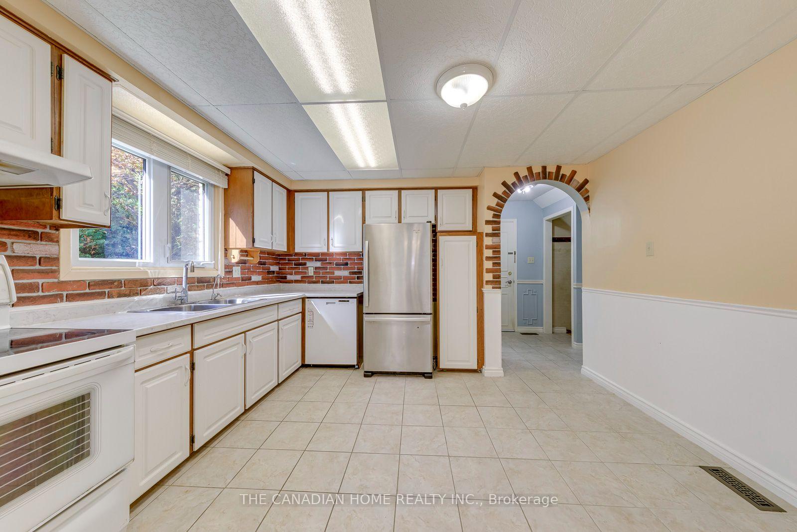 Photo 13 of 15 Newton Road, Brampton, Brampton North — HOMEH