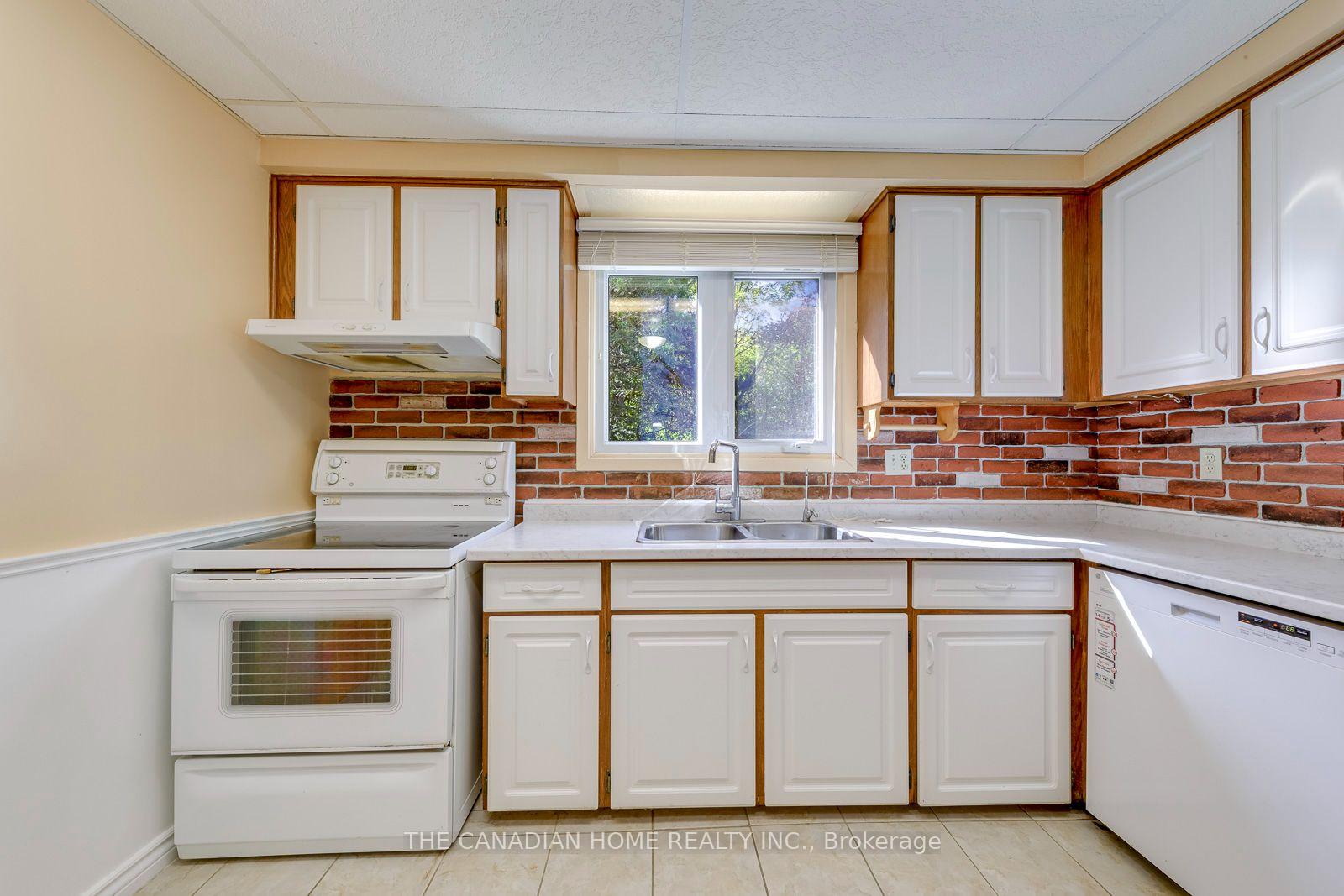 Photo 16 of 15 Newton Road, Brampton, Brampton North — HOMEH