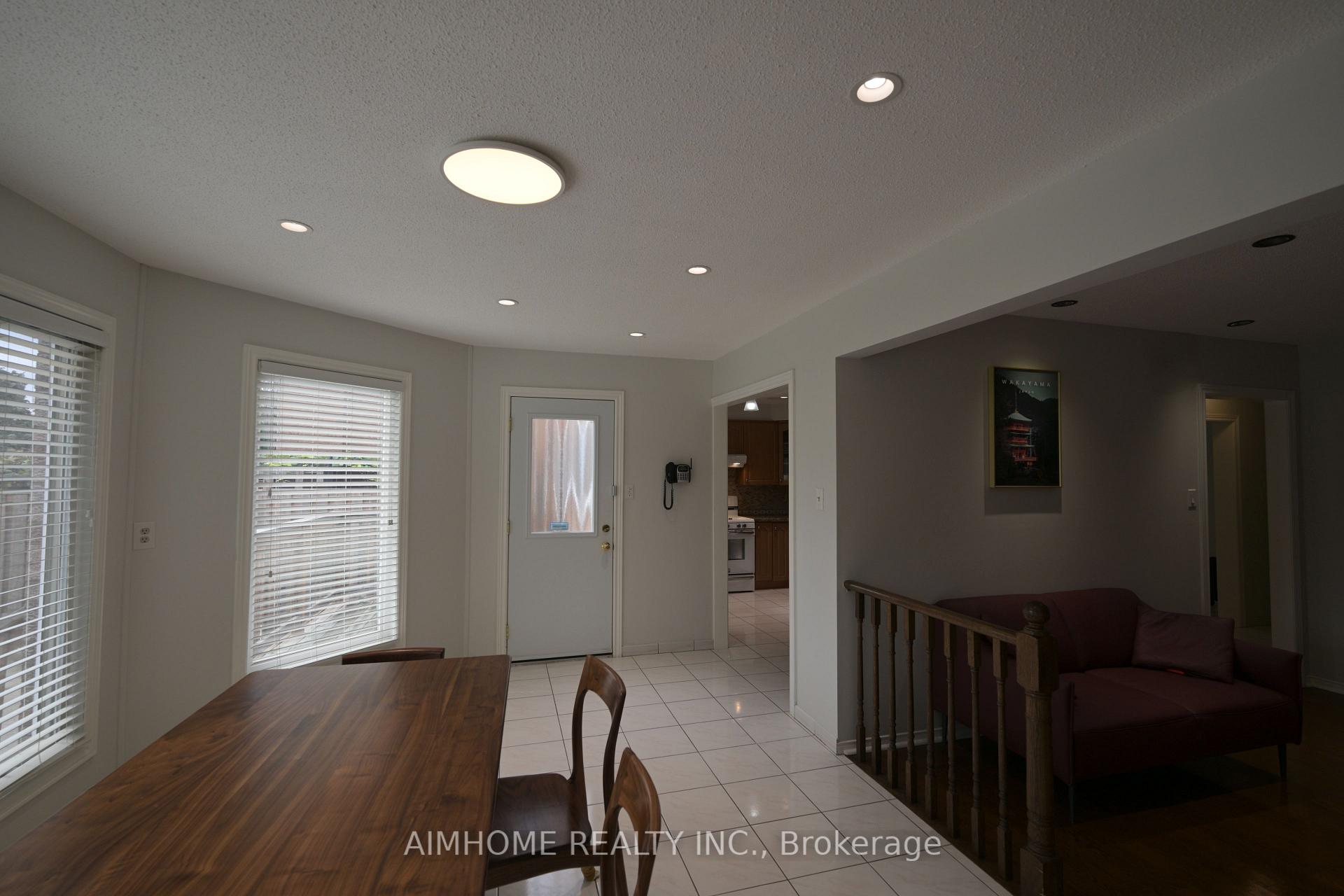 Photo 9 of 521 Chieftan Circle, Mississauga, Hurontario — HOMEH