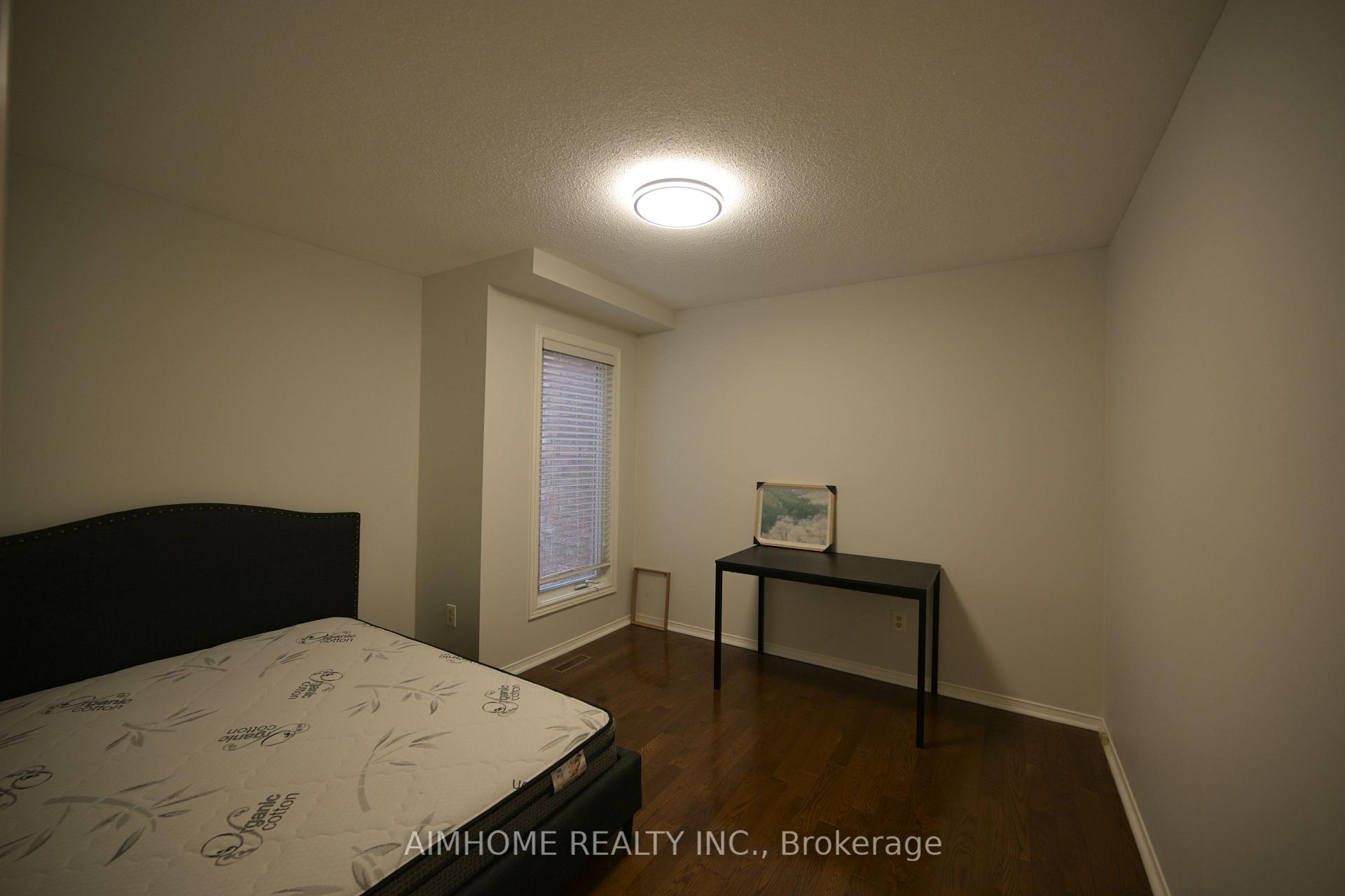Photo 12 of 521 Chieftan Circle, Mississauga, Hurontario — HOMEH