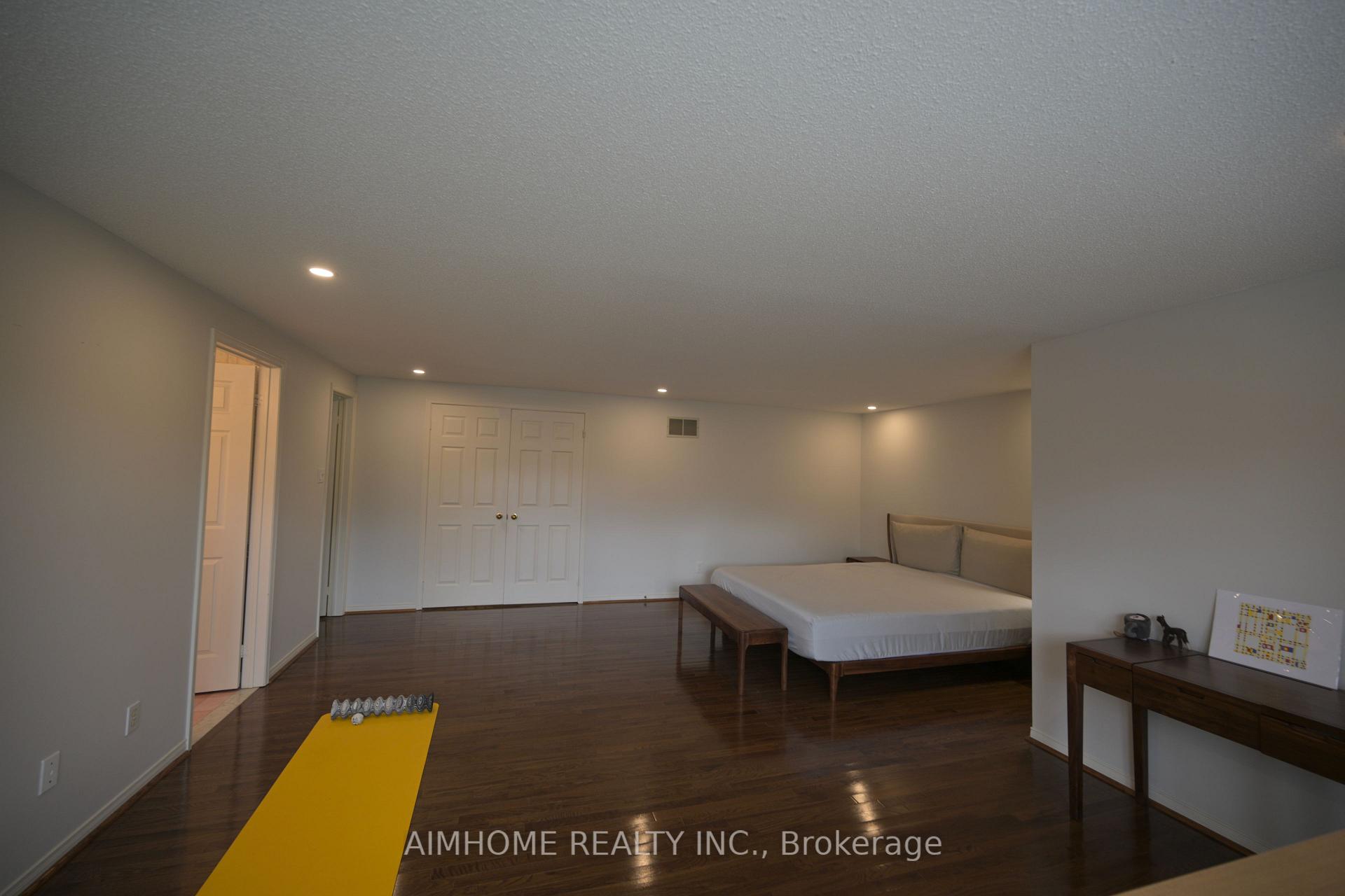 Photo 15 of 521 Chieftan Circle, Mississauga, Hurontario — HOMEH