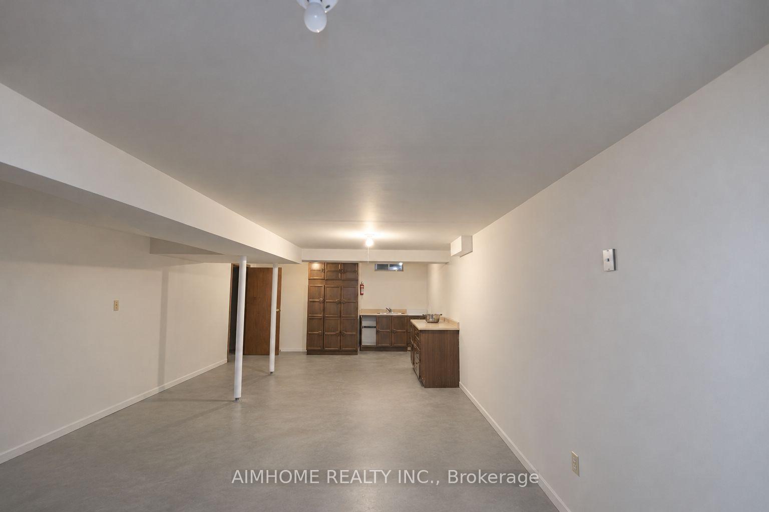 Photo 16 of 521 Chieftan Circle, Mississauga, Hurontario — HOMEH