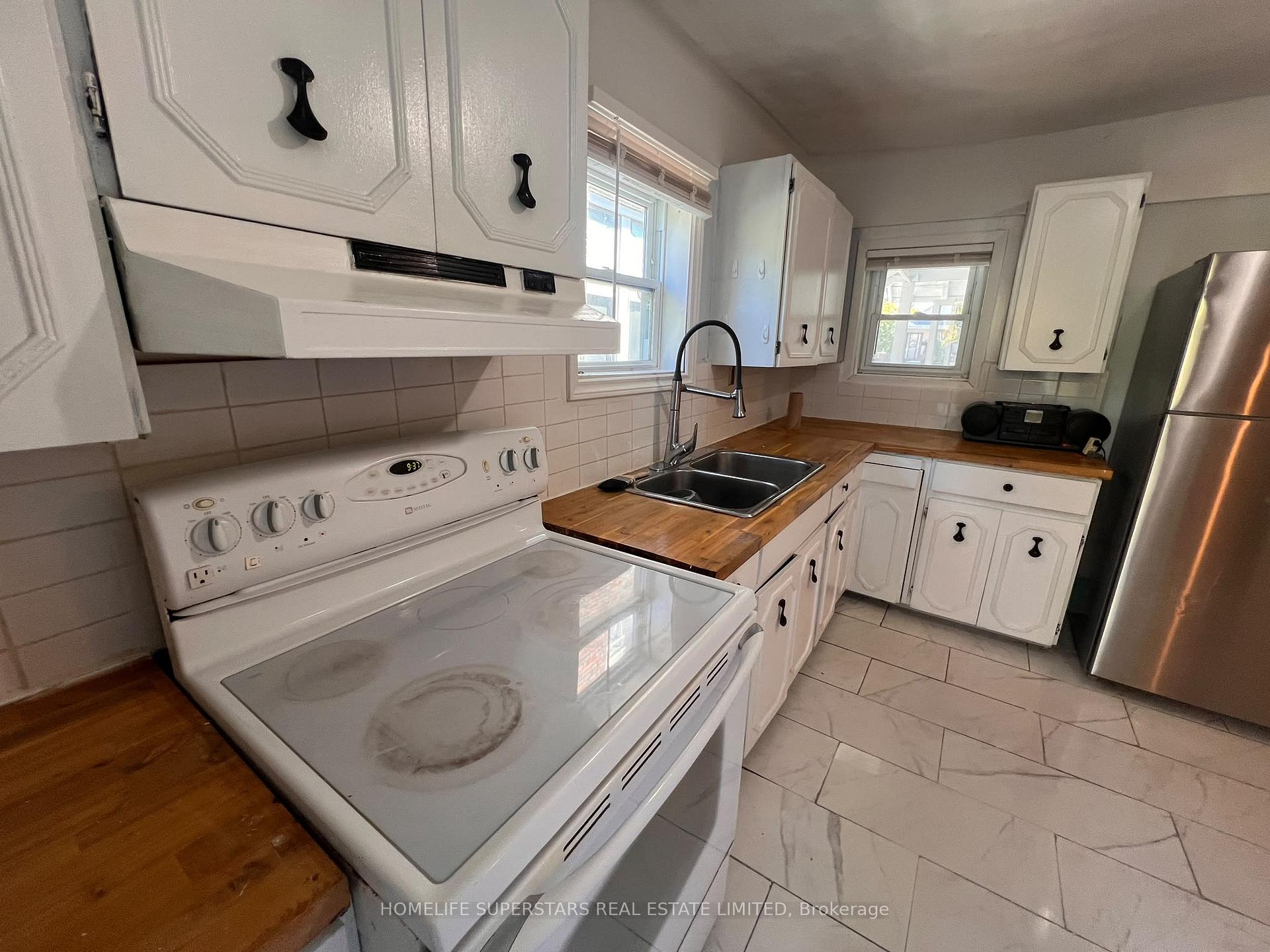 Photo 3 of 436 Elliott Street W, Windsor, Downtown Windsor — HOMEH