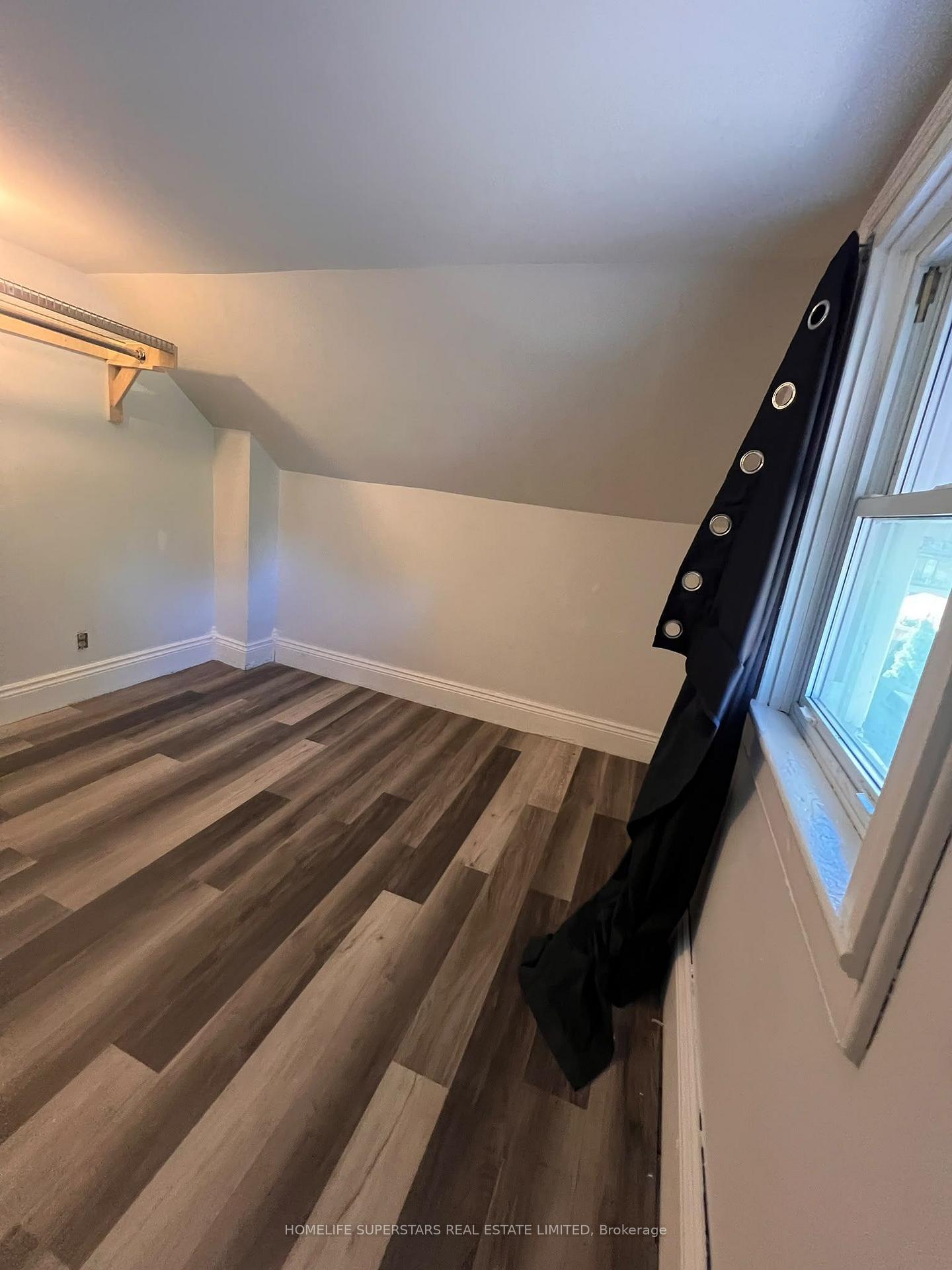 Photo 11 of 436 Elliott Street W, Windsor, Downtown Windsor — HOMEH