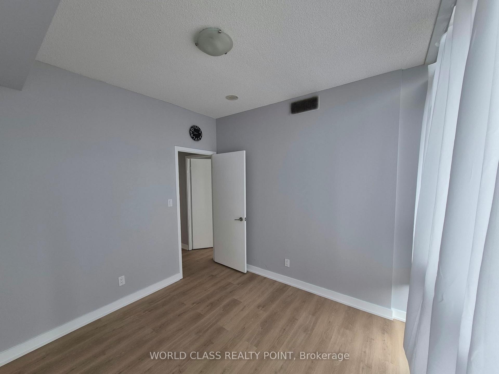 Photo 5 of Unit 3007, 126 Simcoe Street, Toronto, Waterfront Communities — HOMEH