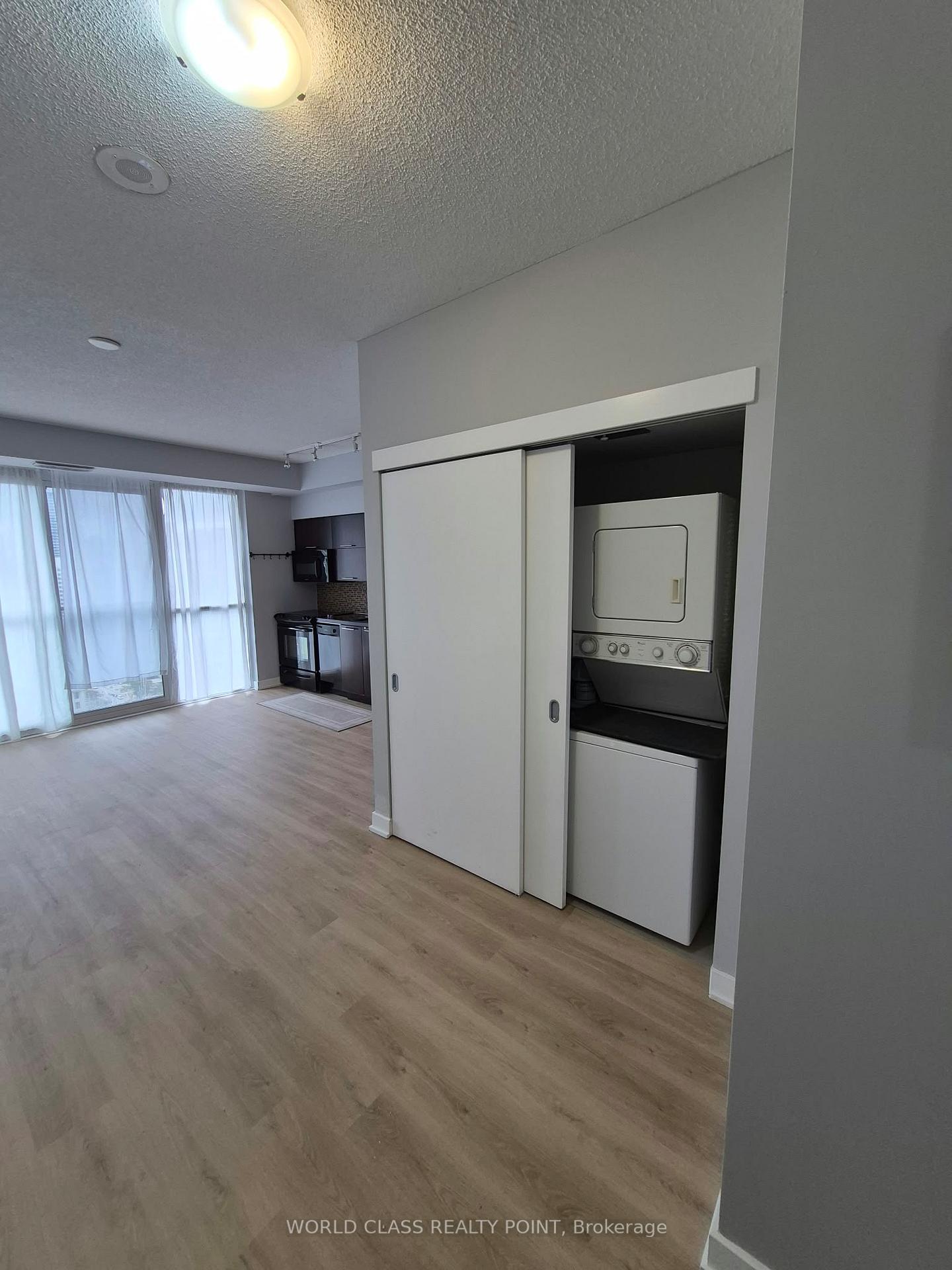 Photo 7 of Unit 3007, 126 Simcoe Street, Toronto, Waterfront Communities — HOMEH