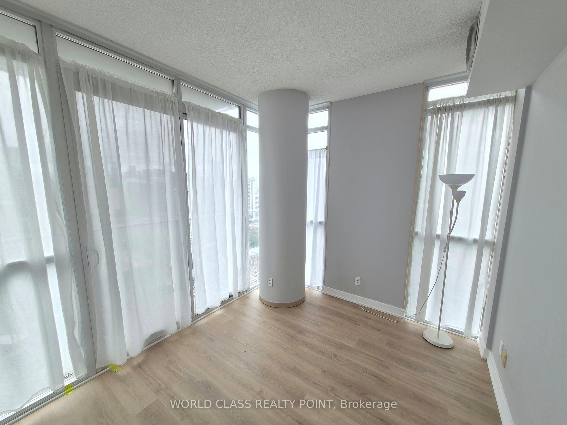 Photo 11 of Unit 3007, 126 Simcoe Street, Toronto, Waterfront Communities — HOMEH