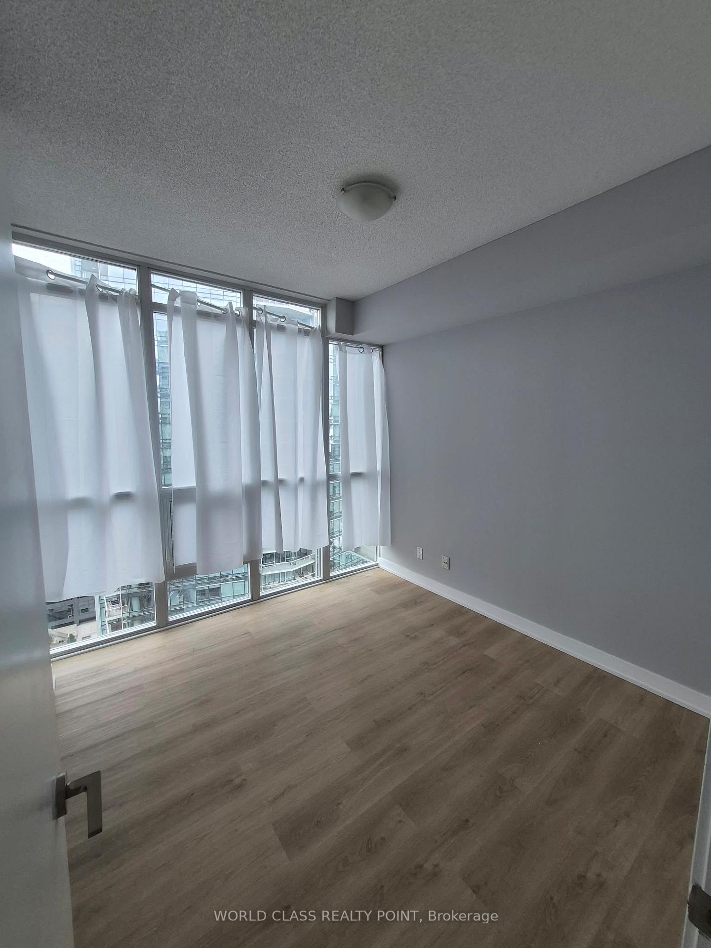 Photo 15 of Unit 3007, 126 Simcoe Street, Toronto, Waterfront Communities — HOMEH