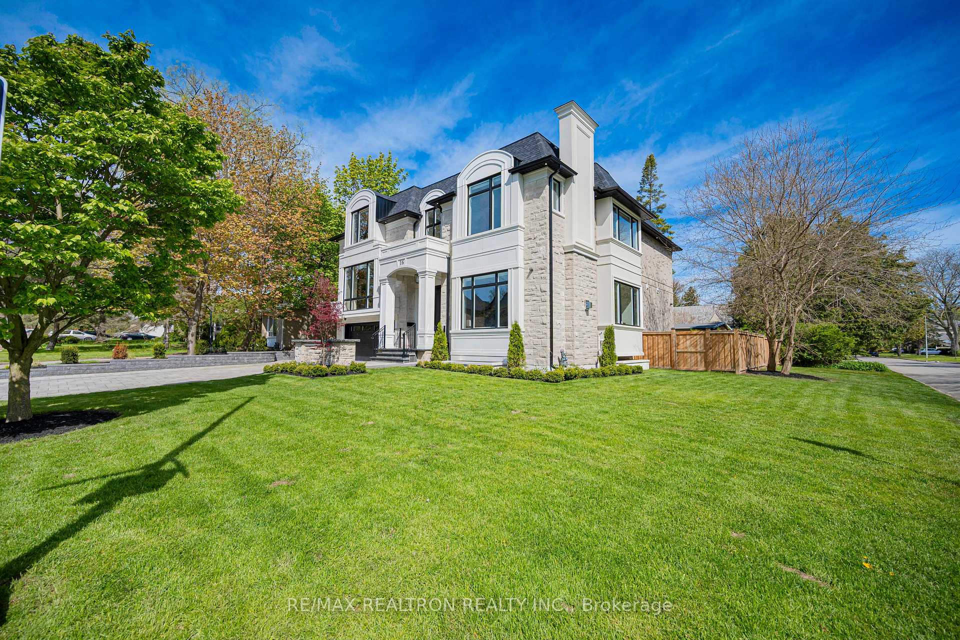 Photo 3 of 16 Ballyronan Road, North York, Banbury-Don Mills — HOMEH