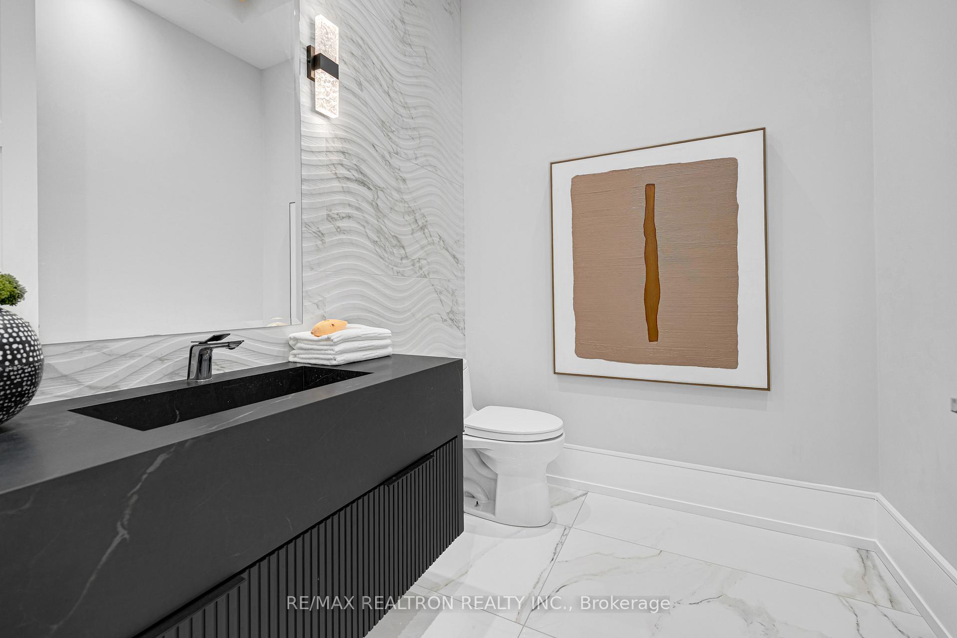 Photo 10 of 16 Ballyronan Road, North York, Banbury-Don Mills — HOMEH