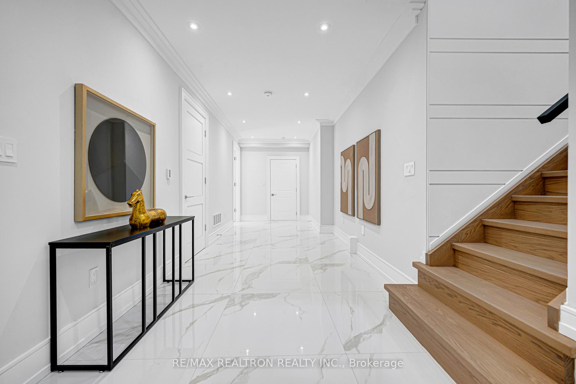 Photo 17 of 16 Ballyronan Road, North York, Banbury-Don Mills — HOMEH
