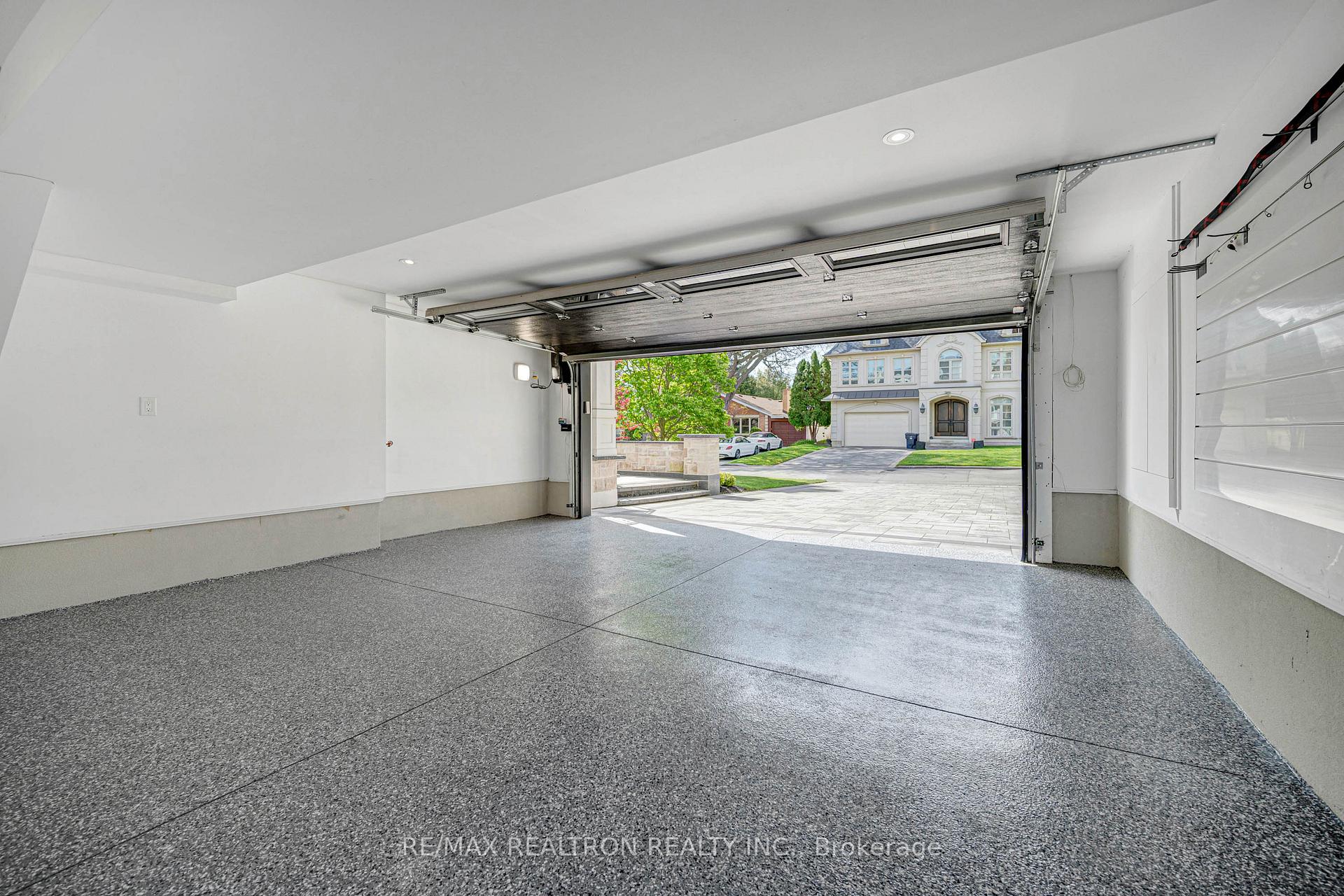 Photo 20 of 16 Ballyronan Road, North York, Banbury-Don Mills — HOMEH