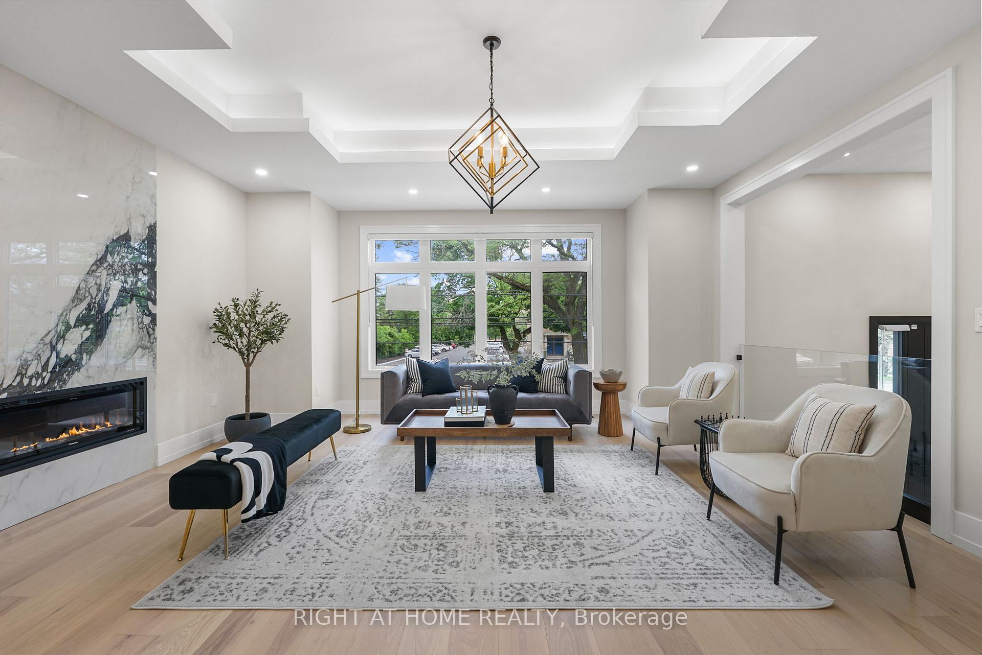 Photo 3 of 262 Senlac Road, North York, Willowdale West — HOMEH