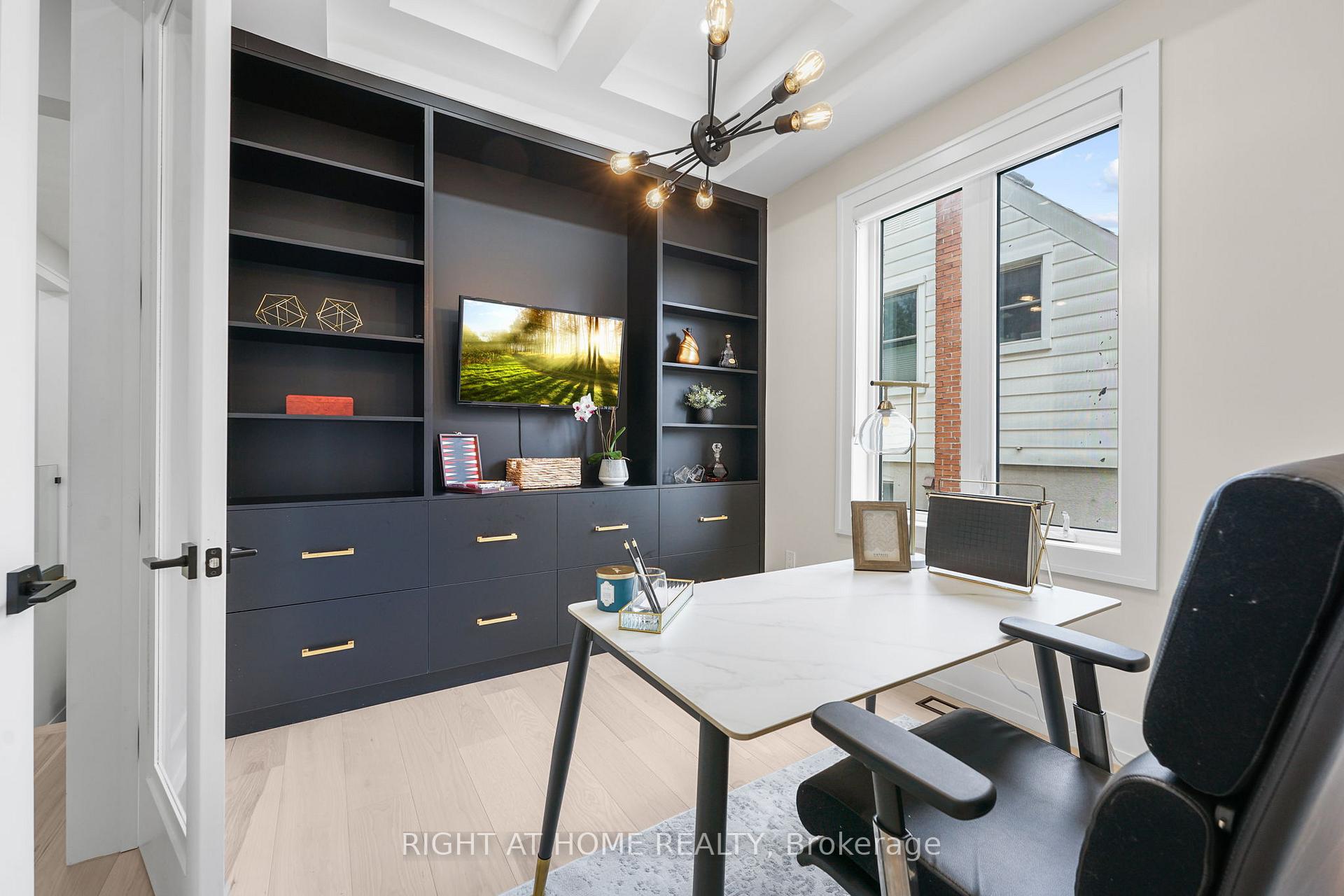 Photo 6 of 262 Senlac Road, North York, Willowdale West — HOMEH