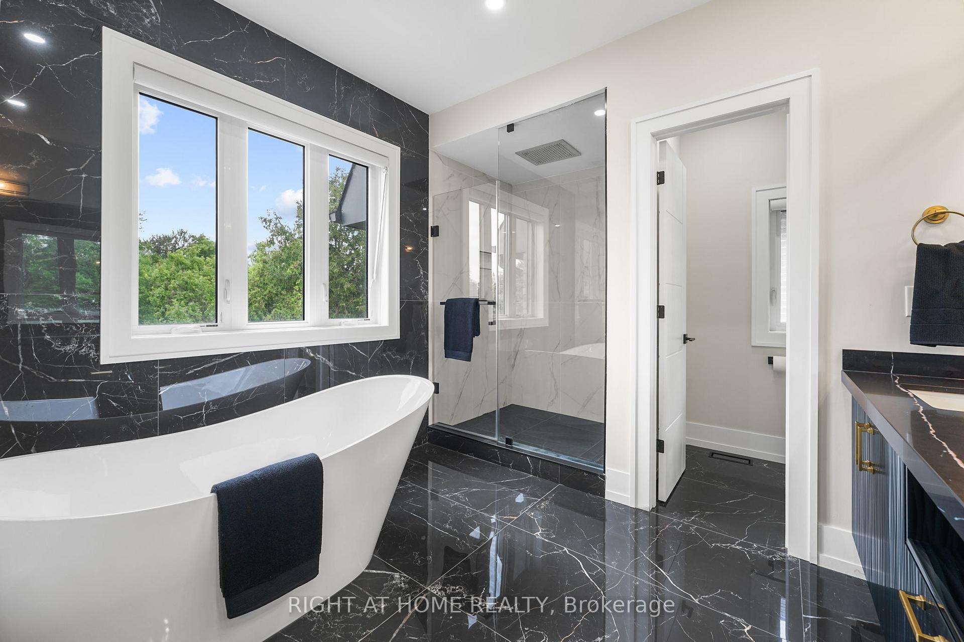 Photo 11 of 262 Senlac Road, North York, Willowdale West — HOMEH