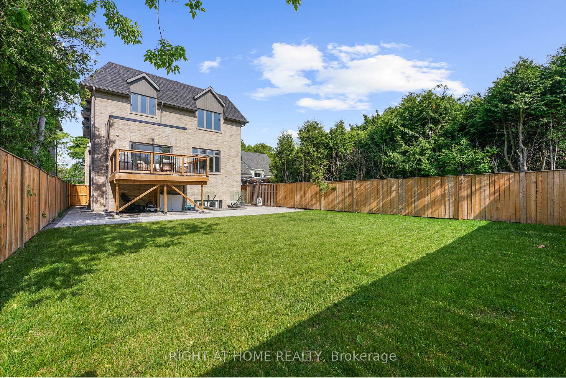 Photo 12 of 262 Senlac Road, North York, Willowdale West — HOMEH