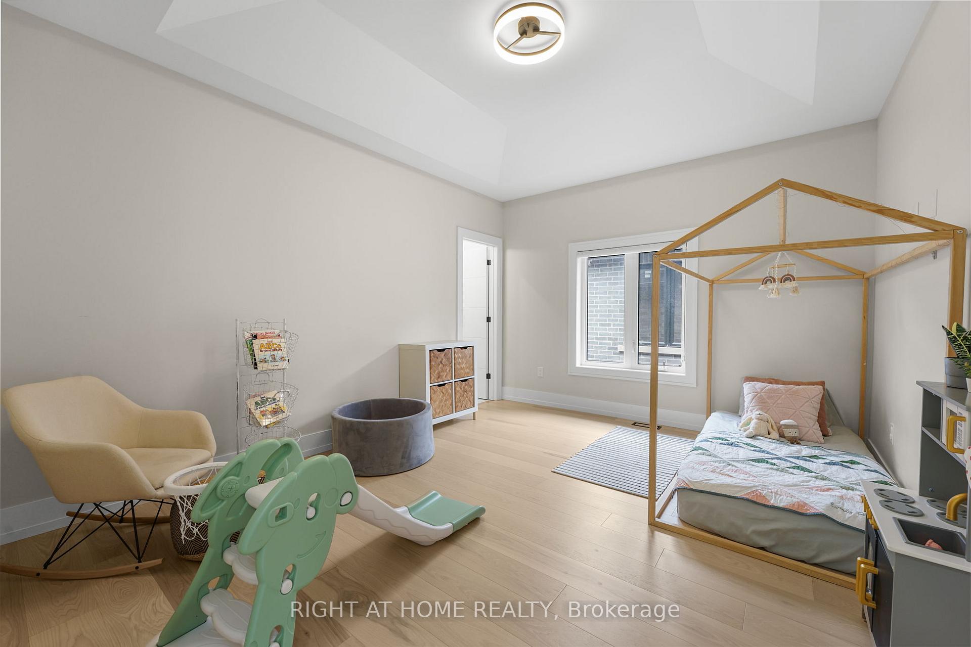 Photo 19 of 262 Senlac Road, North York, Willowdale West — HOMEH