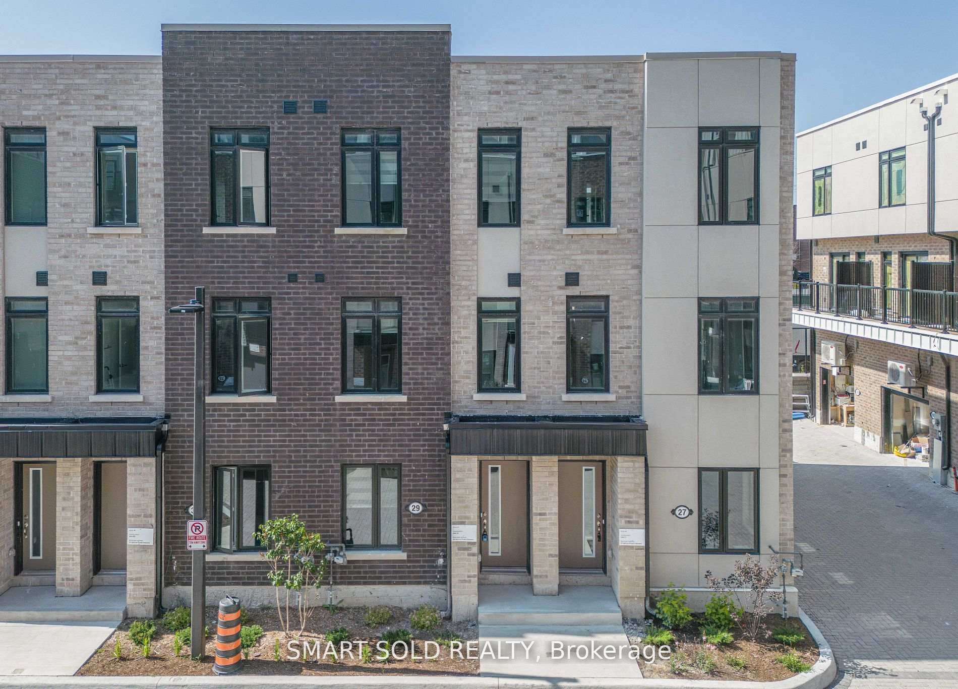 Photo 3 of 29 Spruce Pines Crescent, North York, Victoria Village — HOMEH