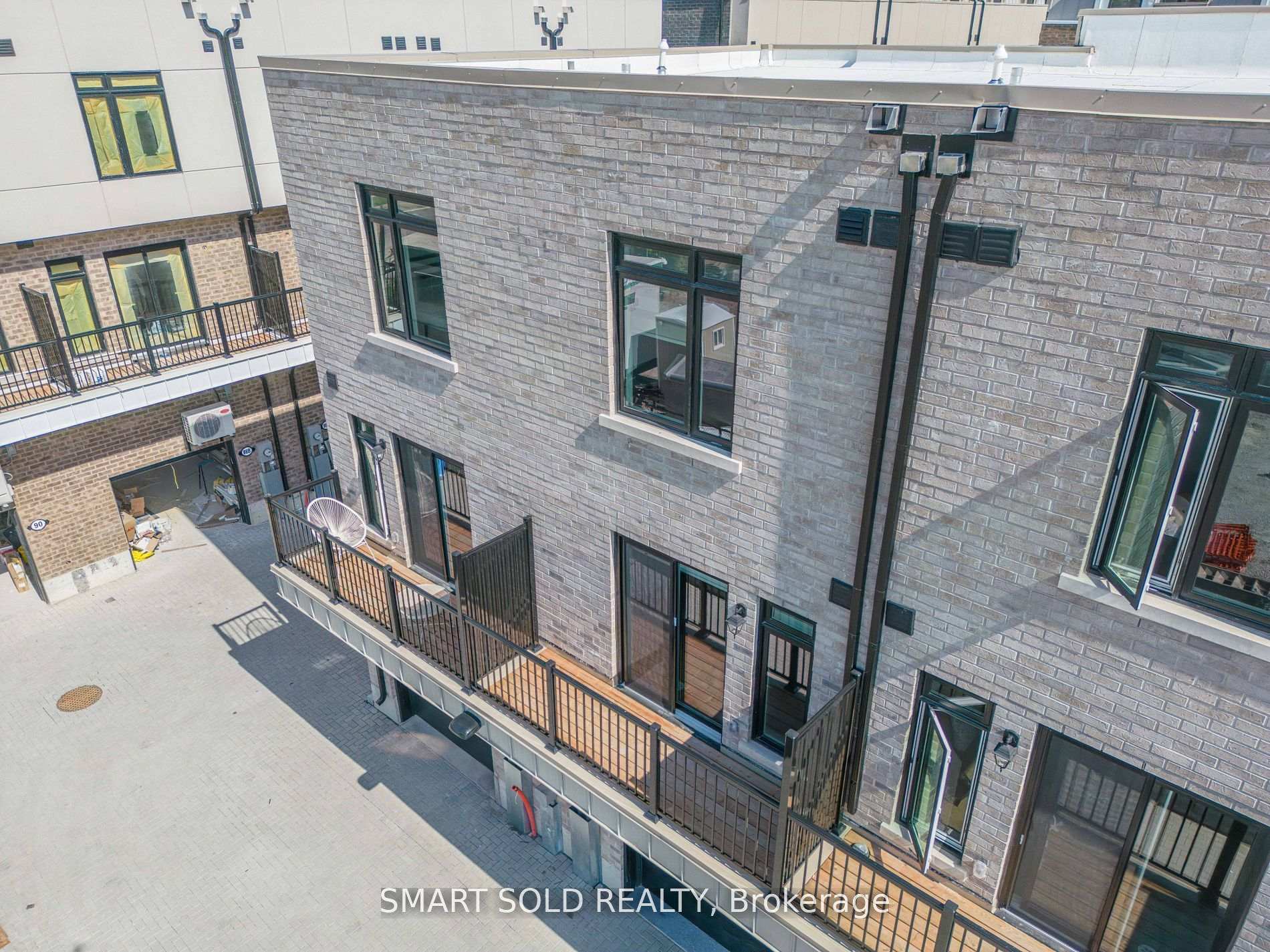 Photo 5 of 29 Spruce Pines Crescent, North York, Victoria Village — HOMEH