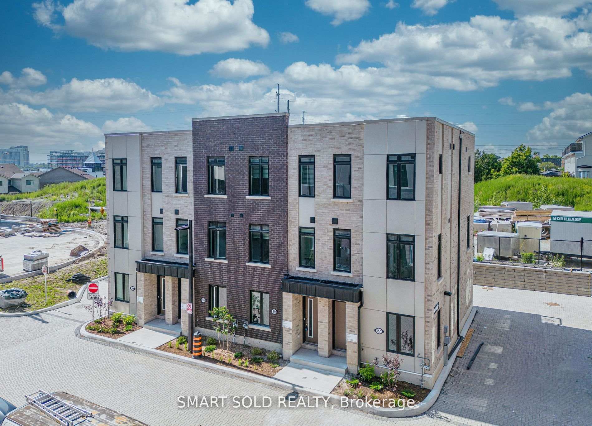 Photo 2 of 29 Spruce Pines Crescent, North York, Victoria Village — HOMEH