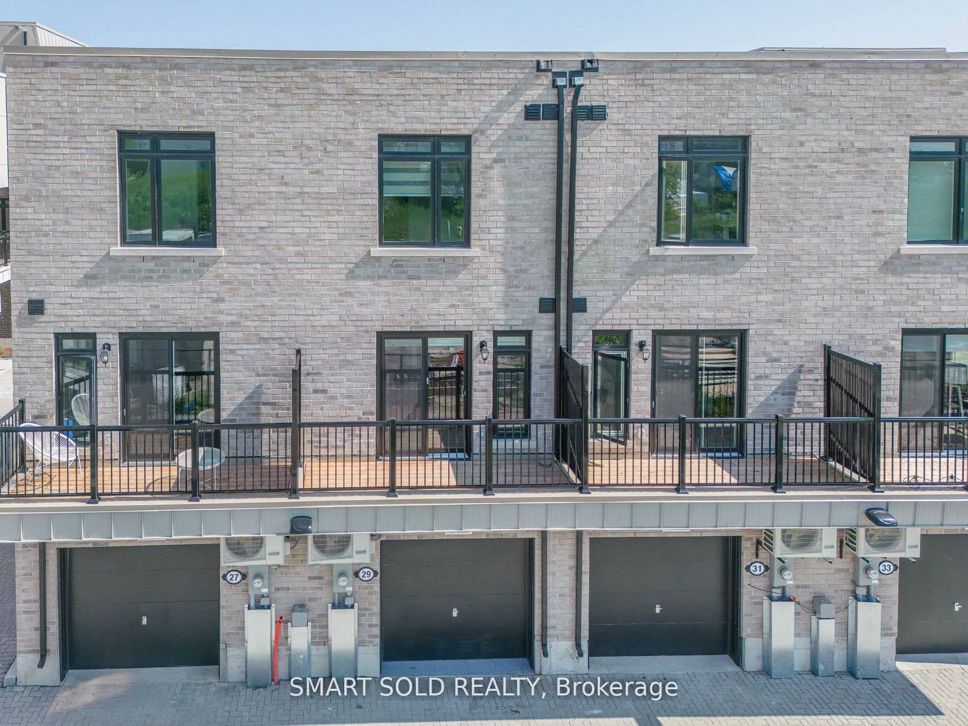 Photo 4 of 29 Spruce Pines Crescent, North York, Victoria Village — HOMEH