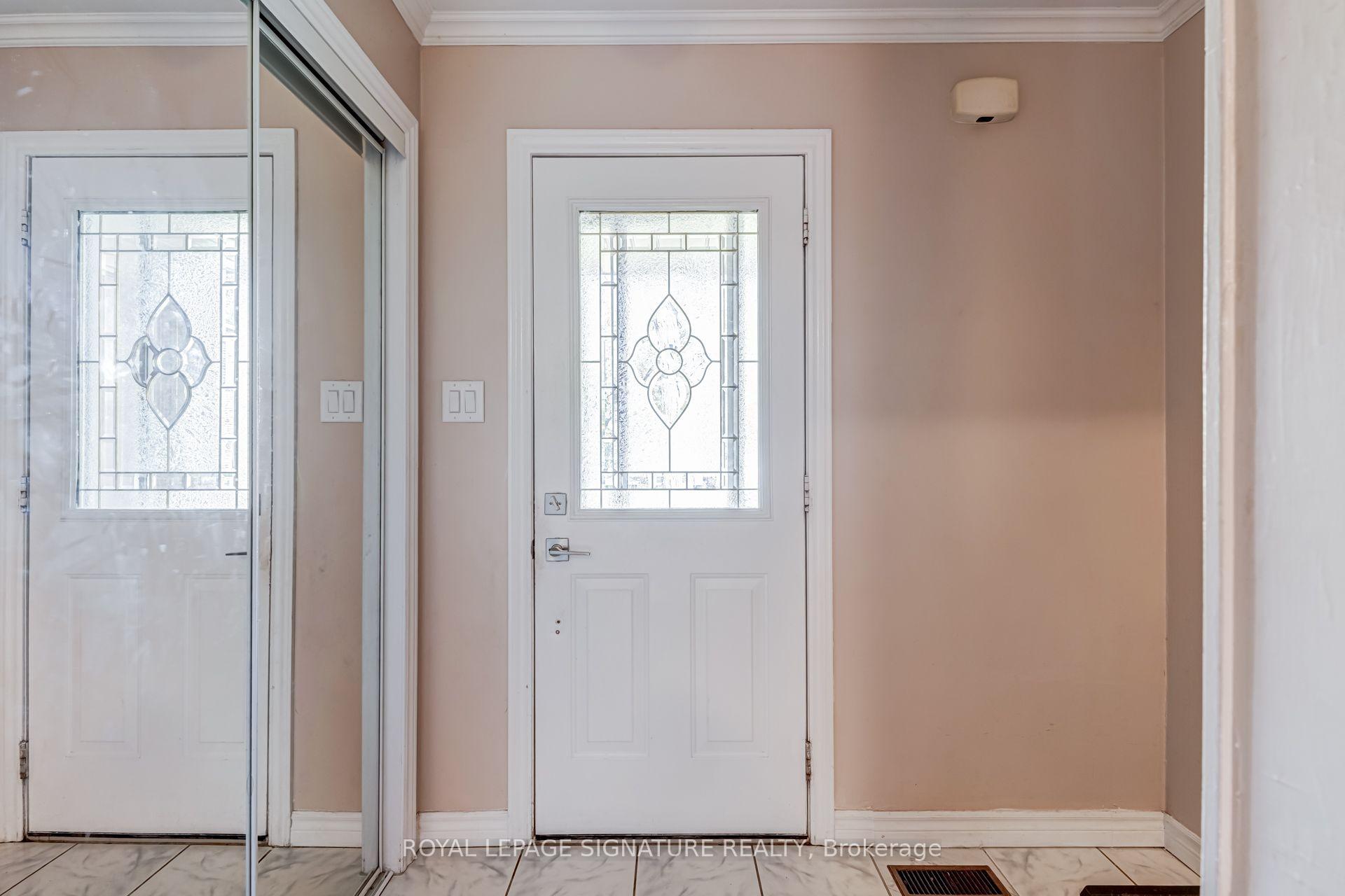 Photo 5 of Unit 14, 2340 Bromsgrove Road, Mississauga, Clarkson — HOMEH