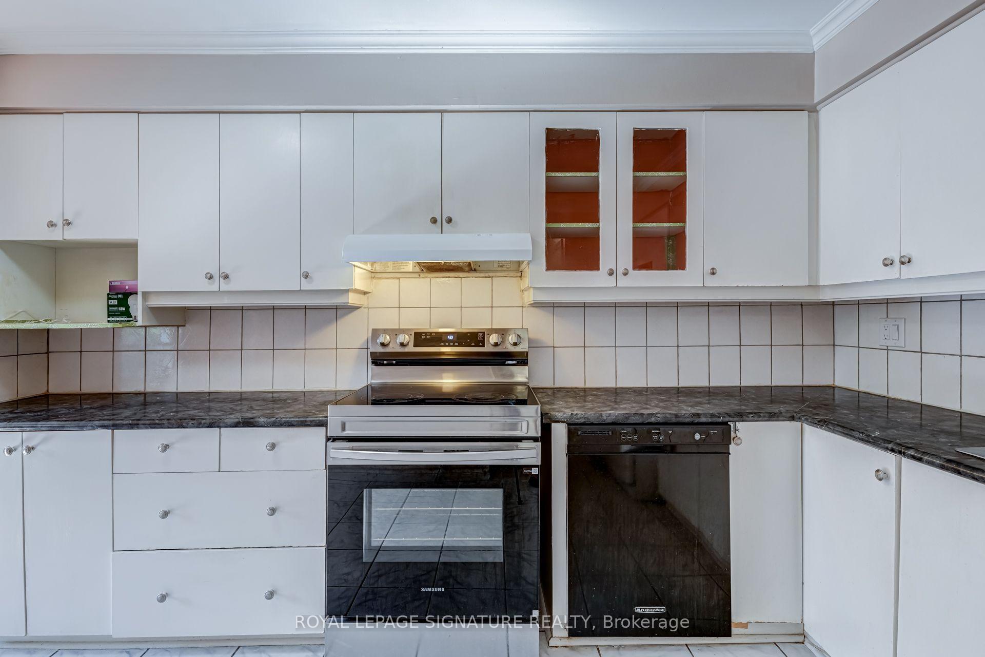Photo 17 of Unit 14, 2340 Bromsgrove Road, Mississauga, Clarkson — HOMEH