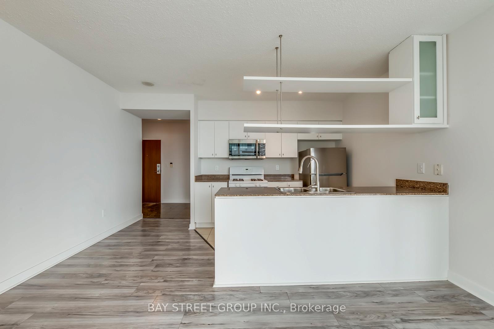 Photo 10 of Unit 3912, 35 Mariner Terrace, Toronto, Waterfront Communities — HOMEH