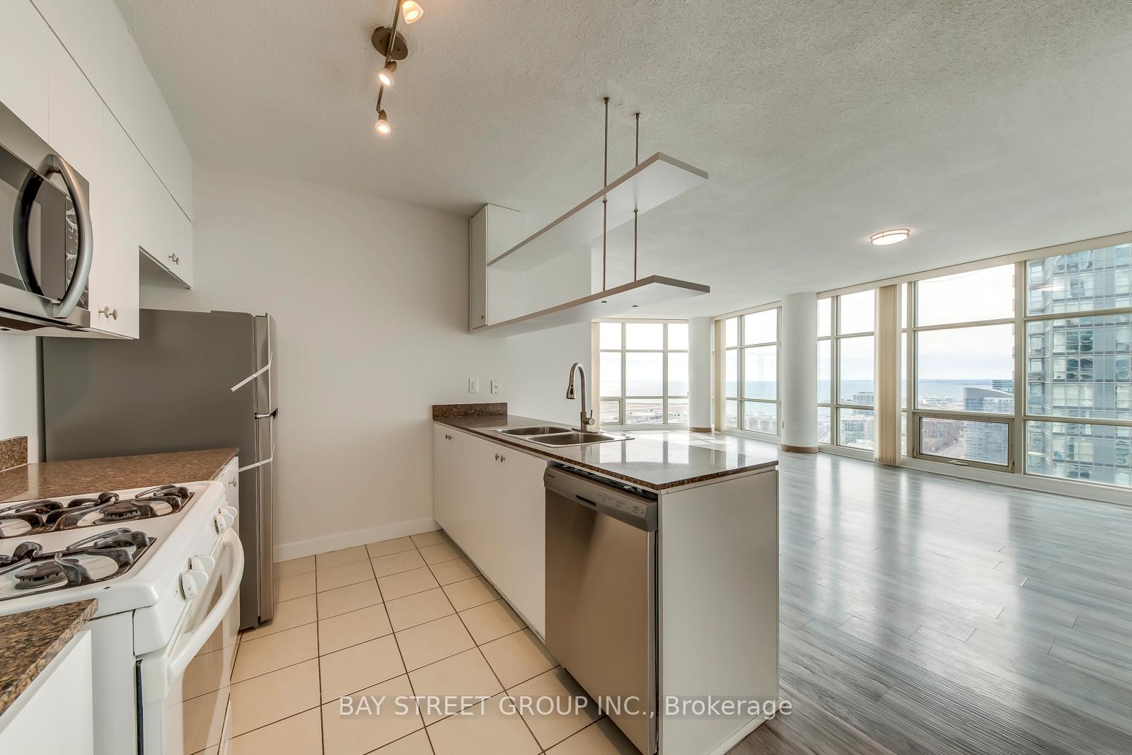 Photo 15 of Unit 3912, 35 Mariner Terrace, Toronto, Waterfront Communities — HOMEH