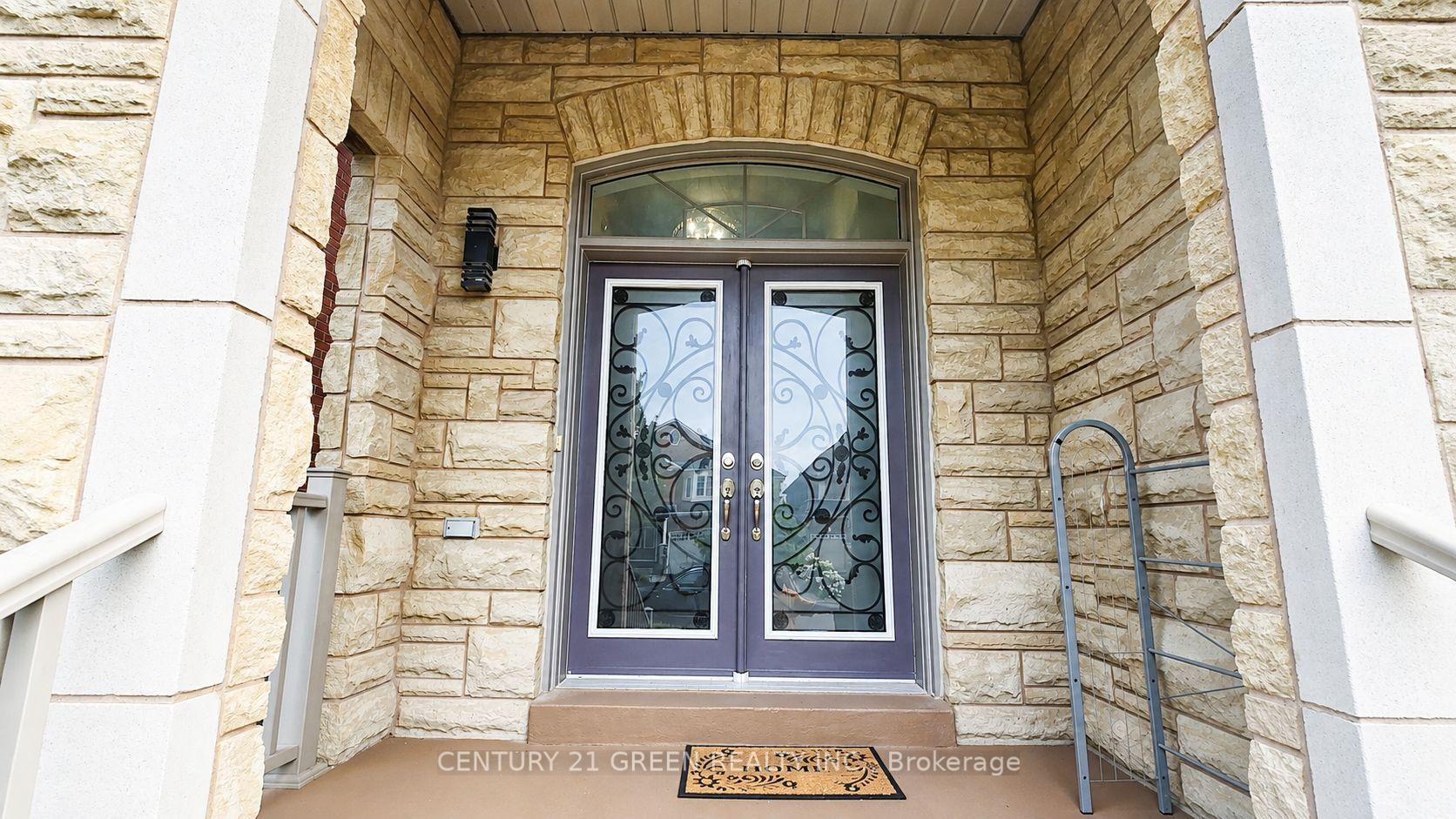 Photo 2 of 61 Magdalan Crescent, Richmond Hill, Jefferson — HOMEH