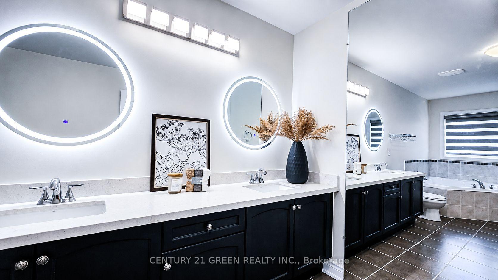 Photo 28 of 61 Magdalan Crescent, Richmond Hill, Jefferson — HOMEH