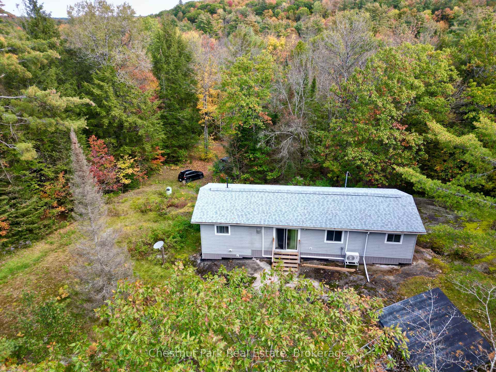 Photo 2 of 1041 Holiday Park Drive, Bracebridge, Macaulay — HOMEH