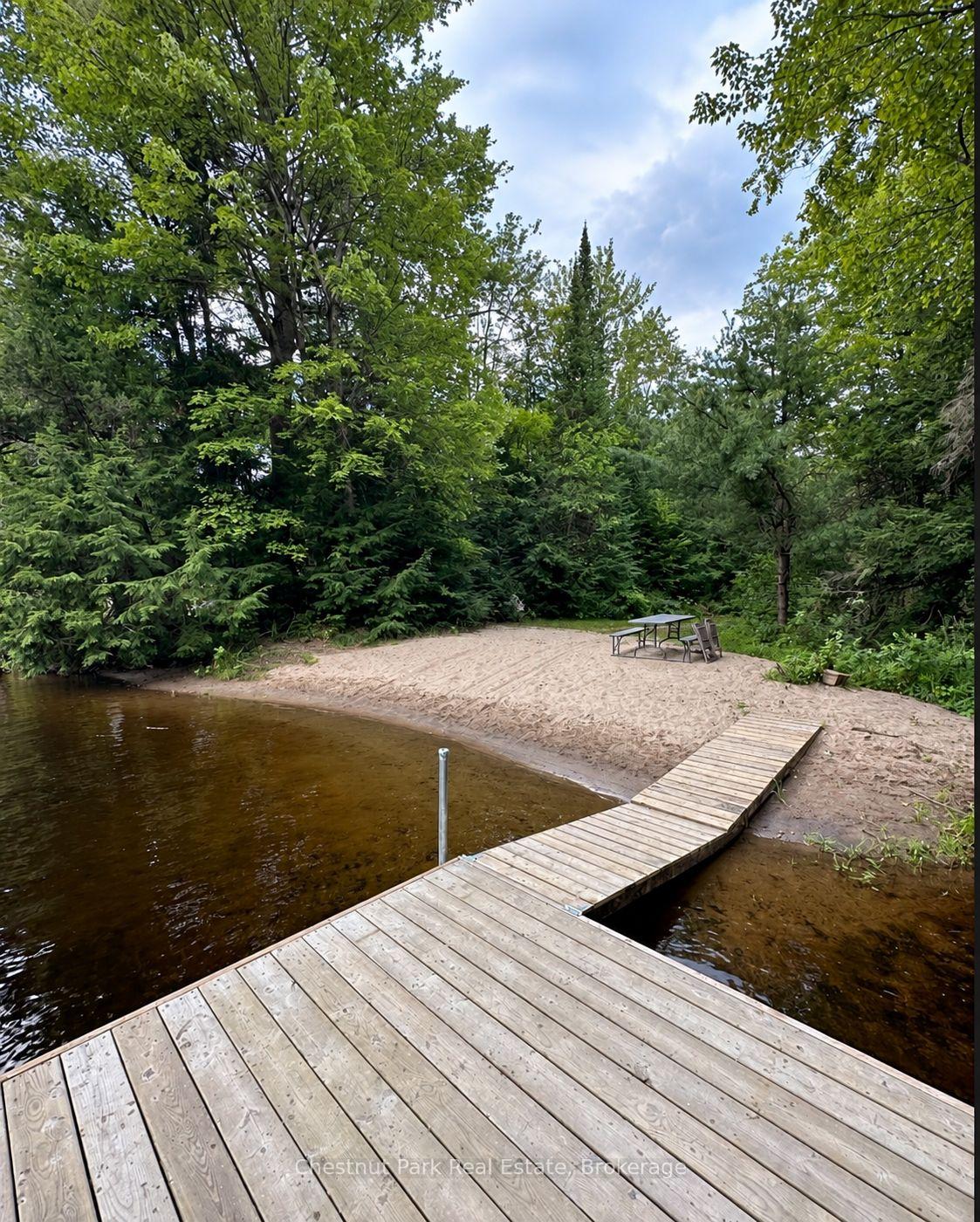 Photo 4 of 1041 Holiday Park Drive, Bracebridge, Macaulay — HOMEH