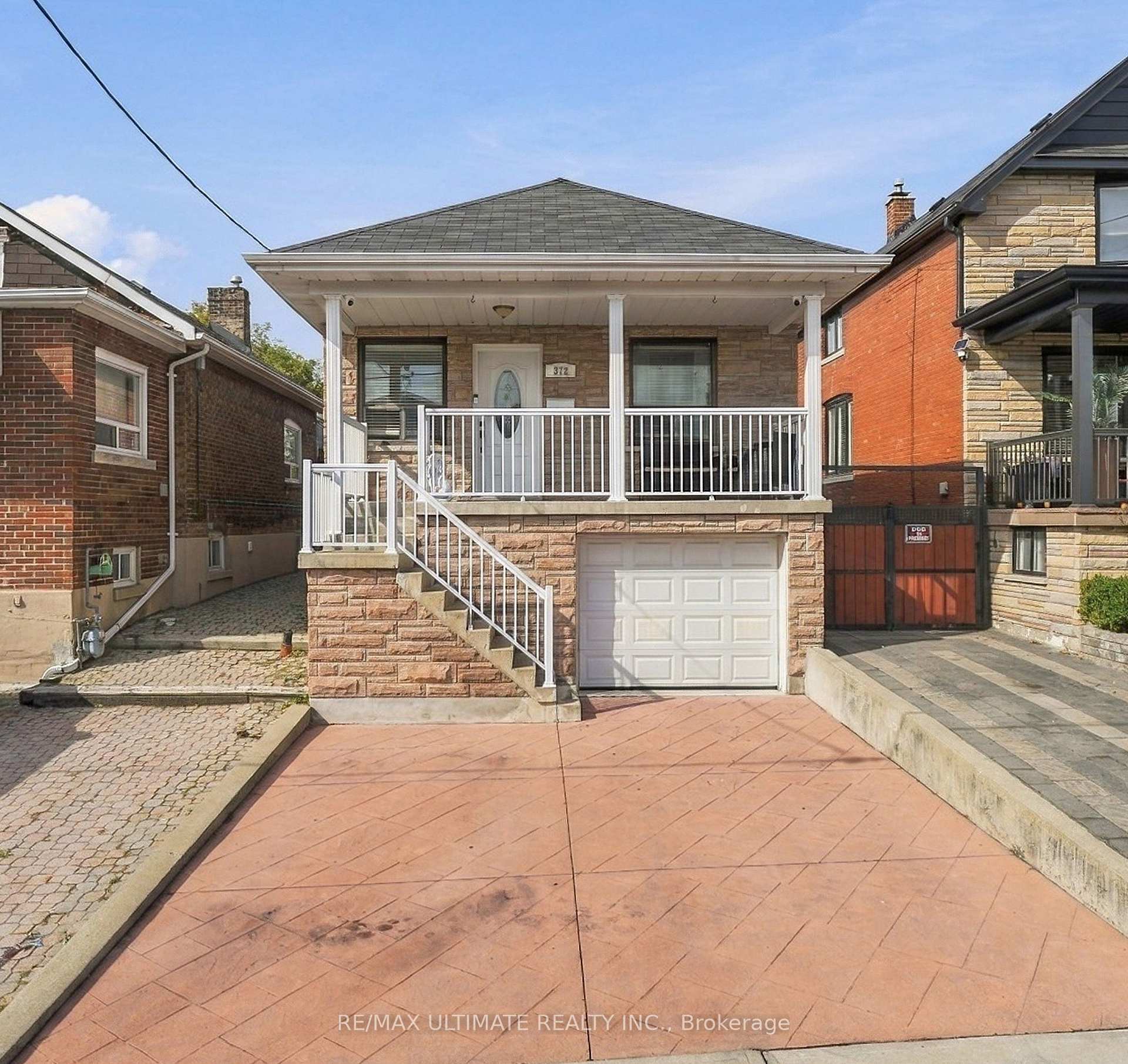 Photo of 372 Blackthorn Avenue